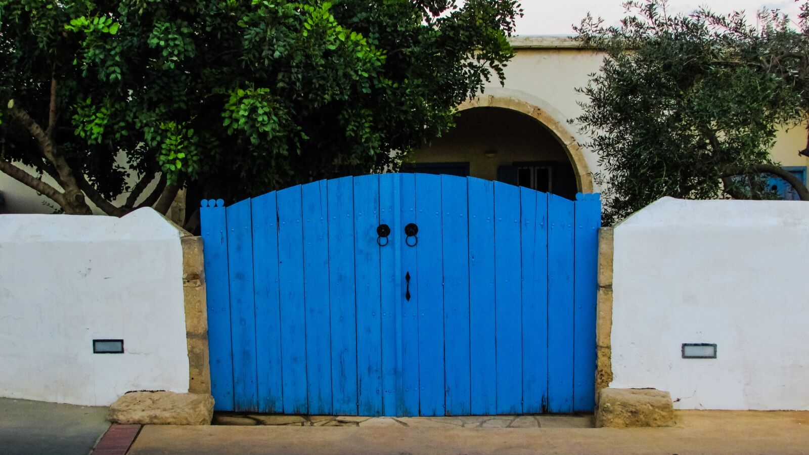 Canon PowerShot SX400 IS sample photo. Door, gate, blue photography