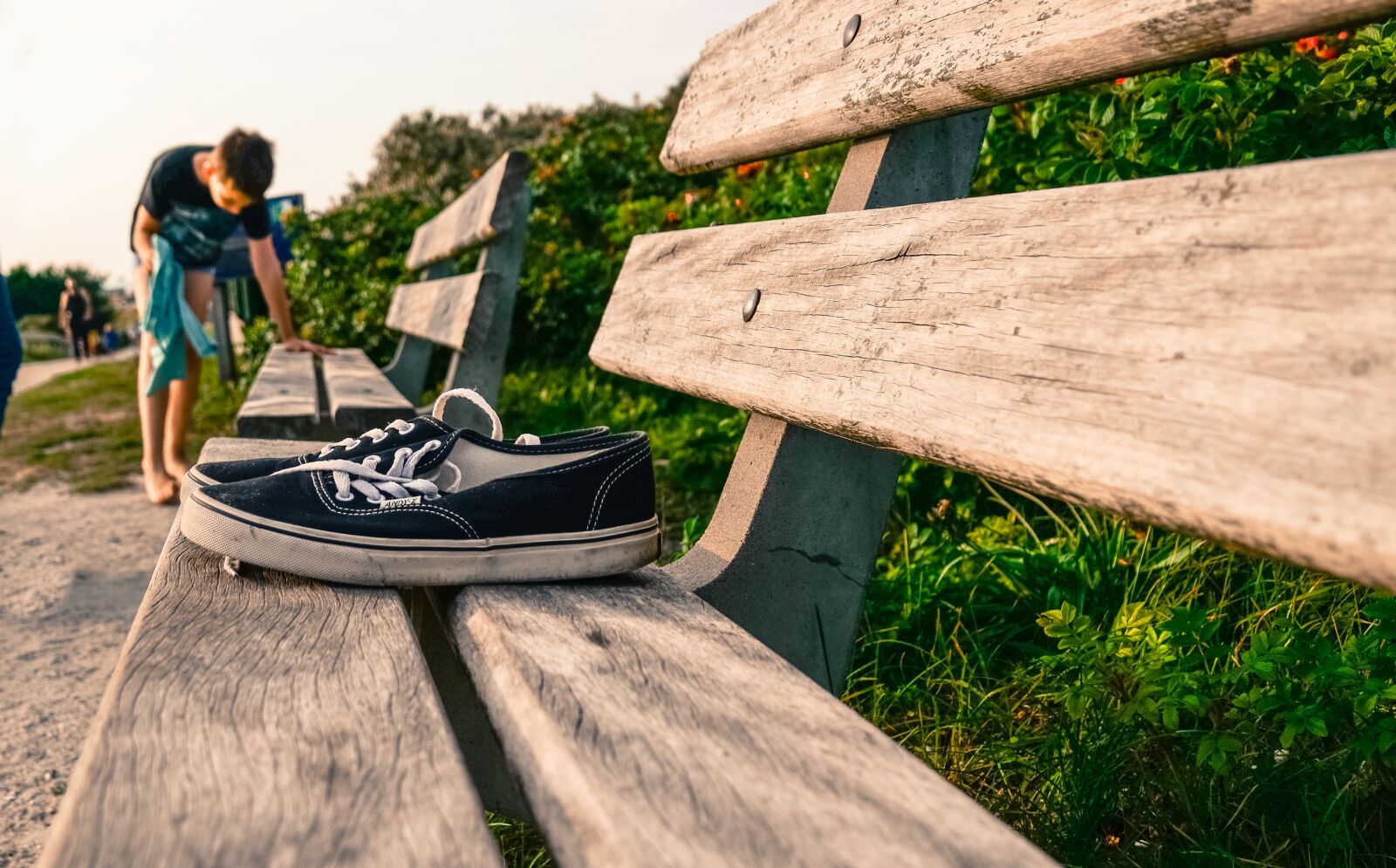 Nikon D610 sample photo. Shoes, lost, bench photography