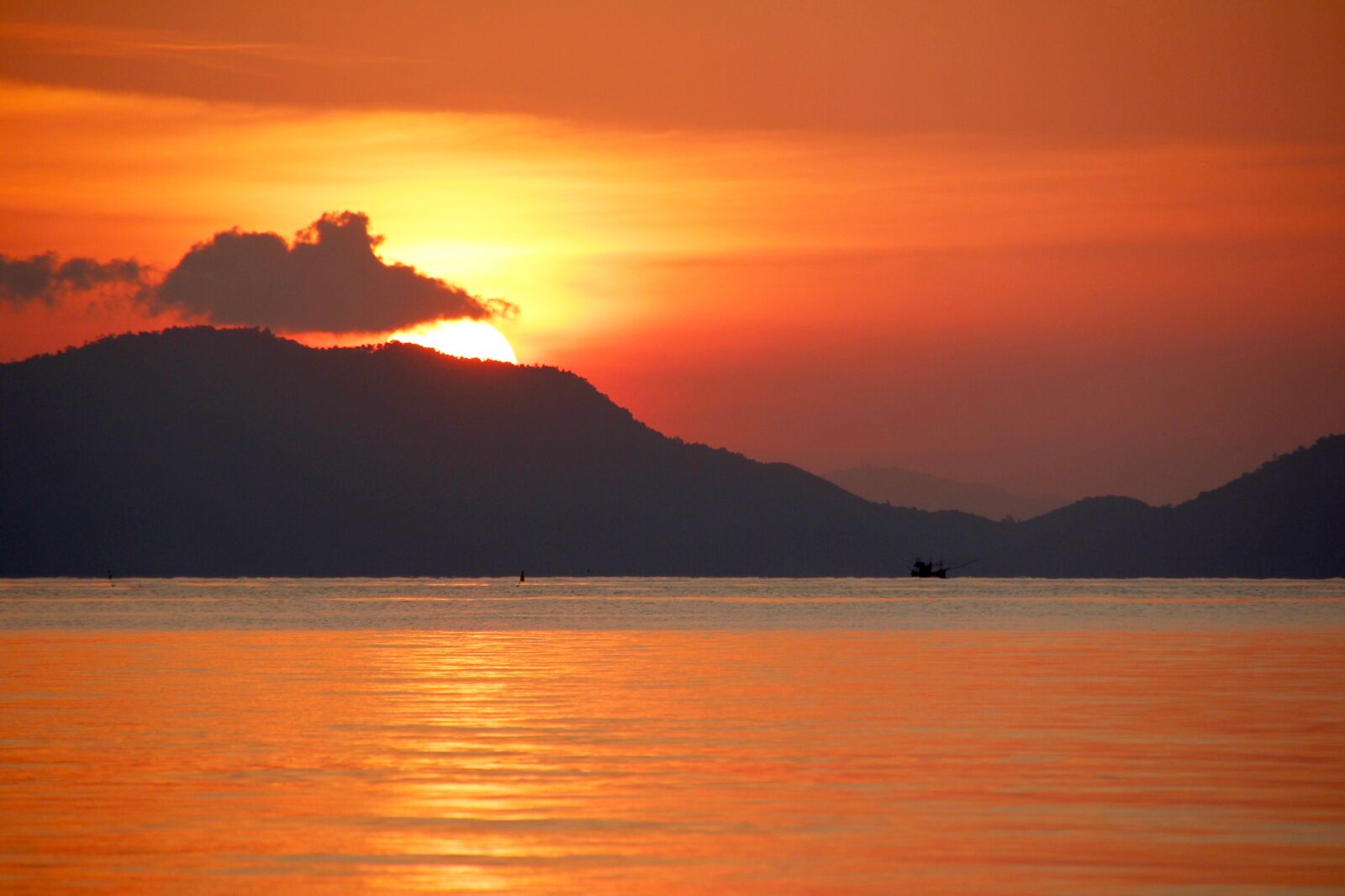 Canon EOS 60D sample photo. Sunset, sea, mallorca photography