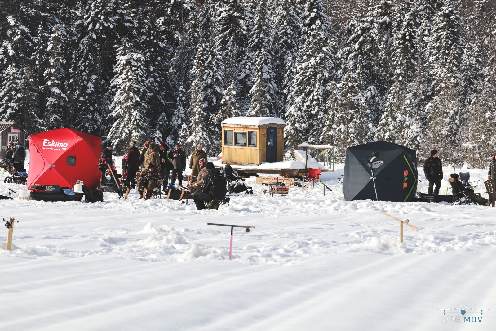 Canon EOS 800D (EOS Rebel T7i / EOS Kiss X9i) sample photo. Fishing, snow, winter photography