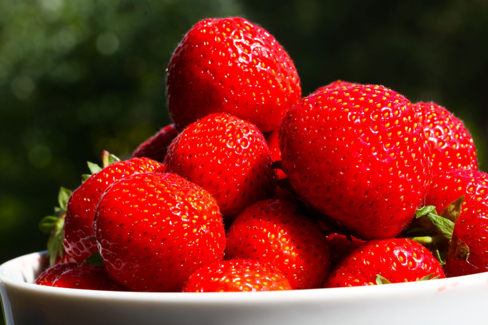 Canon EOS 5D Mark II sample photo. Strawberries, strawberry, summer photography
