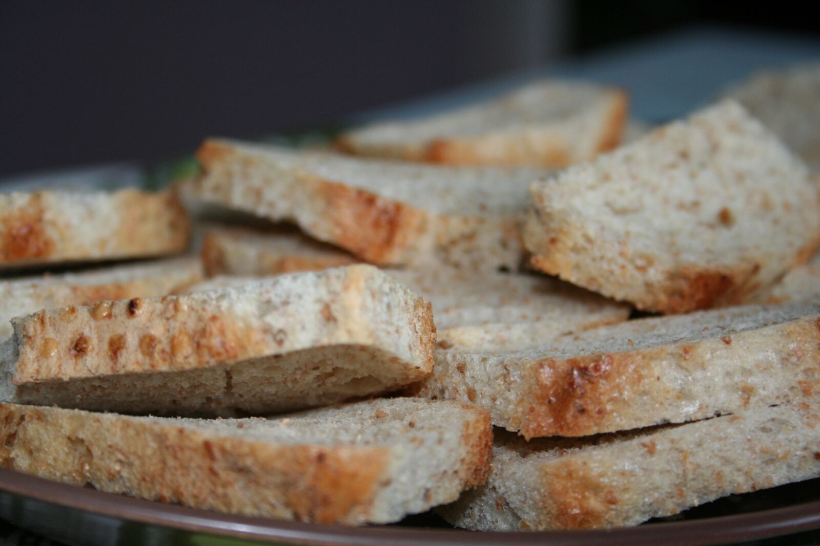 Canon EOS 350D (EOS Digital Rebel XT / EOS Kiss Digital N) sample photo. Bread, crusts, breakfast photography