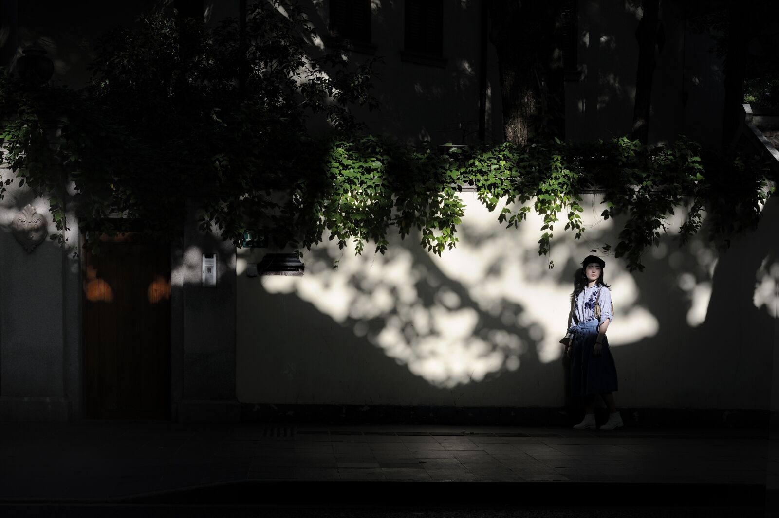 Nikon D700 sample photo. Girl, shadow, sunlight photography