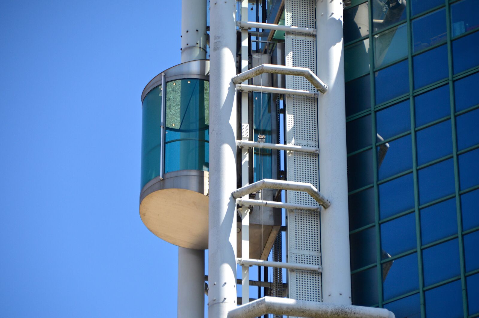 Nikon D3200 sample photo. Skyscraper, elevator, city photography