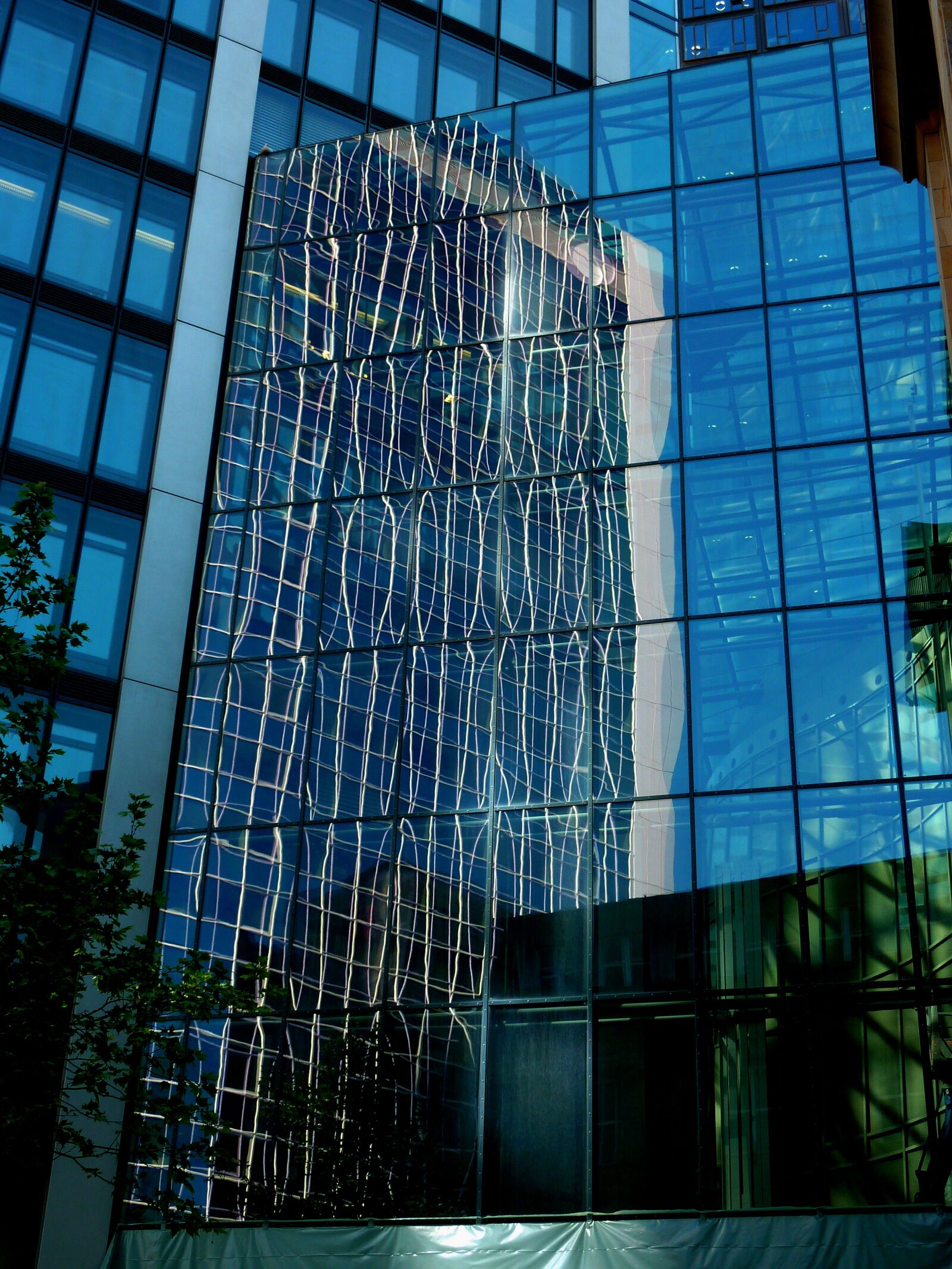 Panasonic DMC-TZ7 sample photo. Skyscraper, reflection, building photography