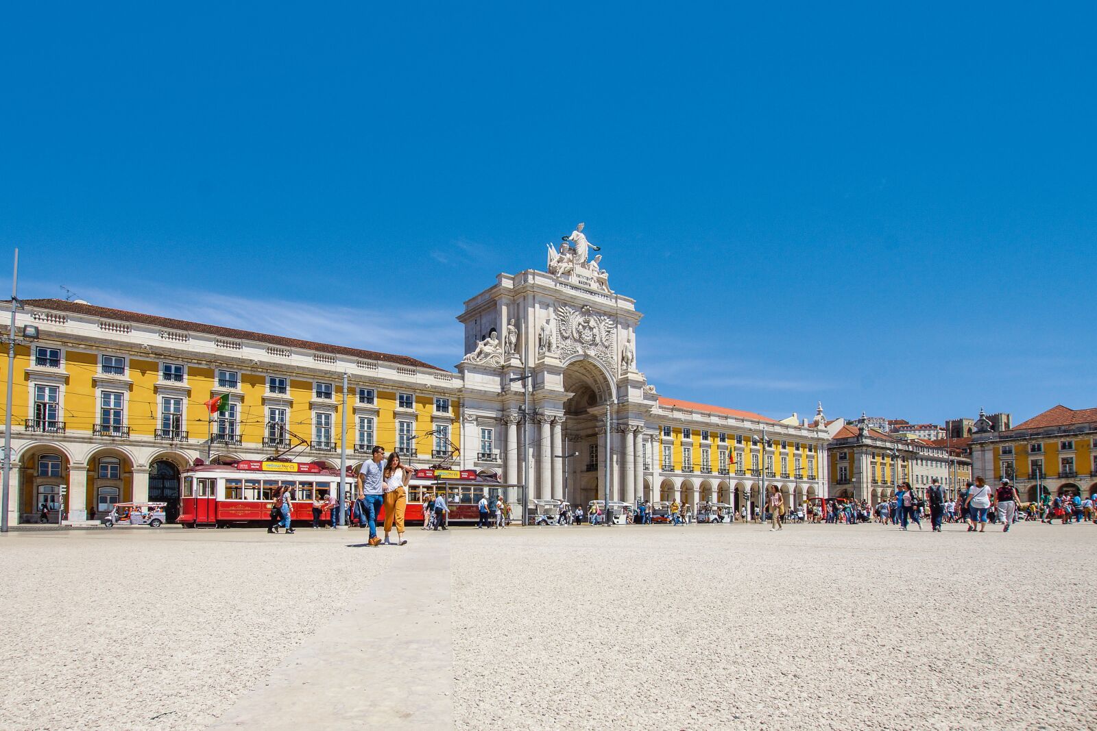 Sony SLT-A77 + 10-20mm F3.5 sample photo. Lisbon, yellow, portugal photography