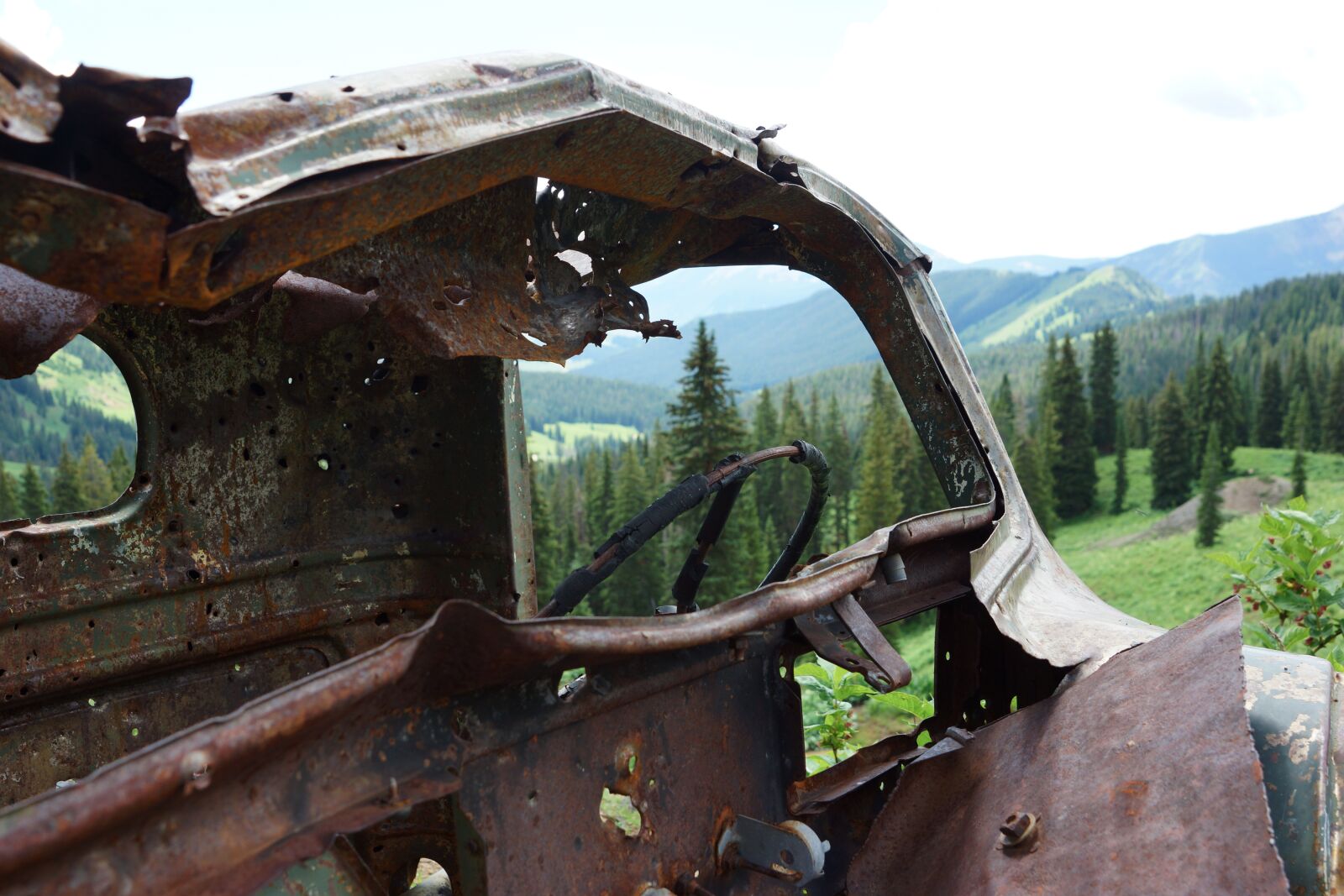 Sony SLT-A65 (SLT-A65V) sample photo. Rust, car, metal photography