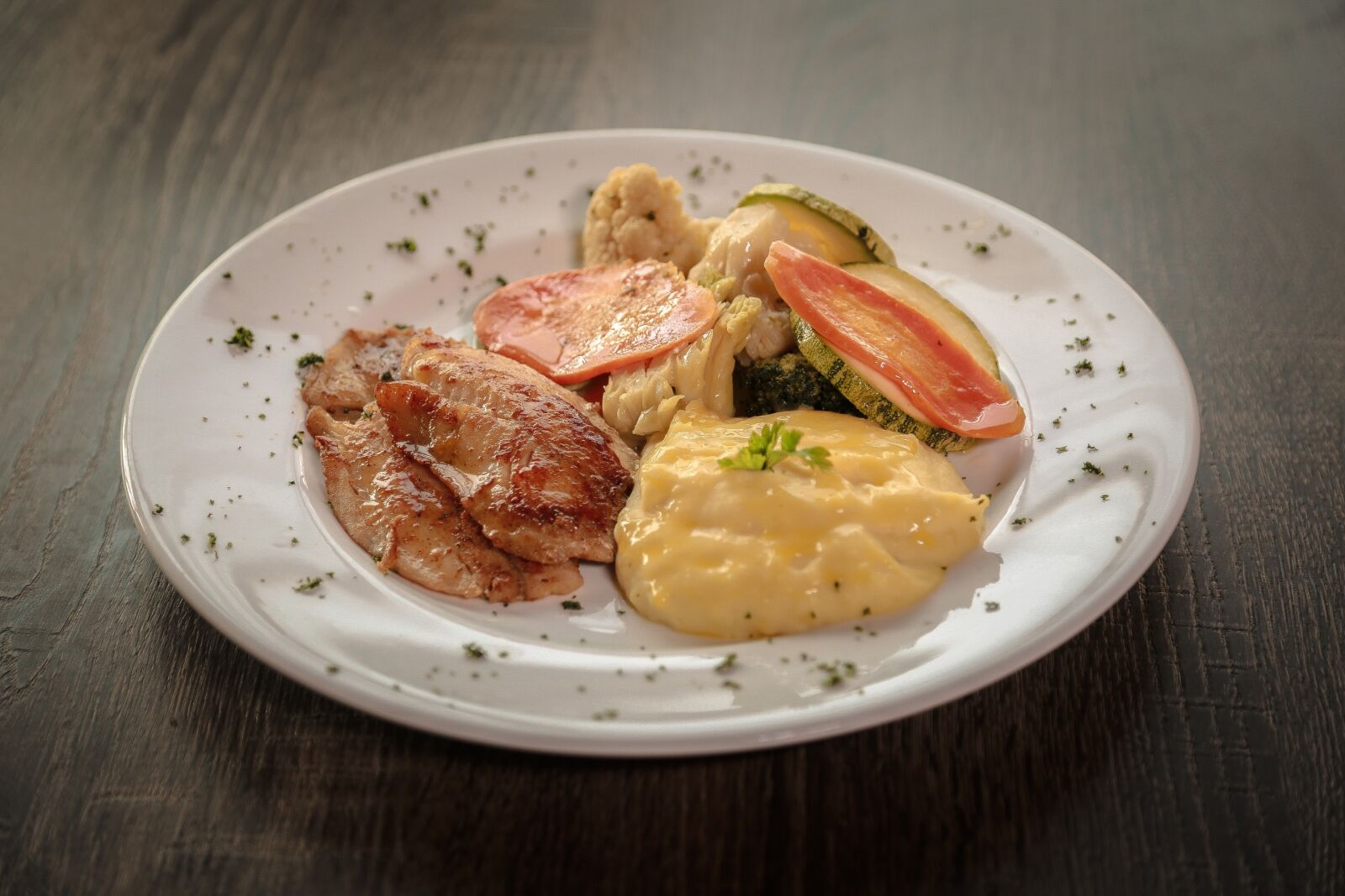 Canon EF 24-105mm F4L IS USM sample photo. Meal, sauce, restaurant photography