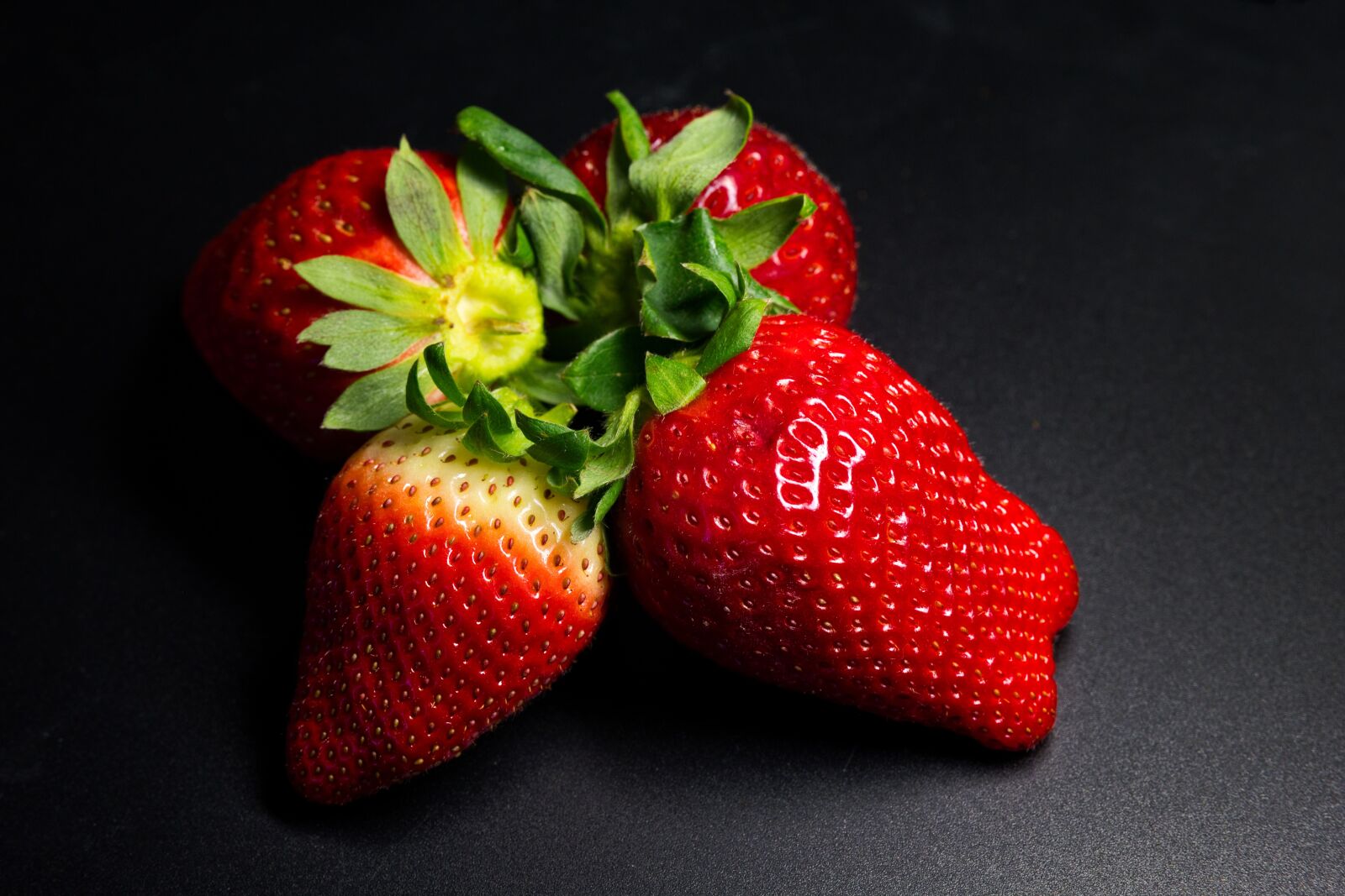 Fujifilm XF 16-55mm F2.8 R LM WR sample photo. Strawberries, fruit, foodstuffs photography