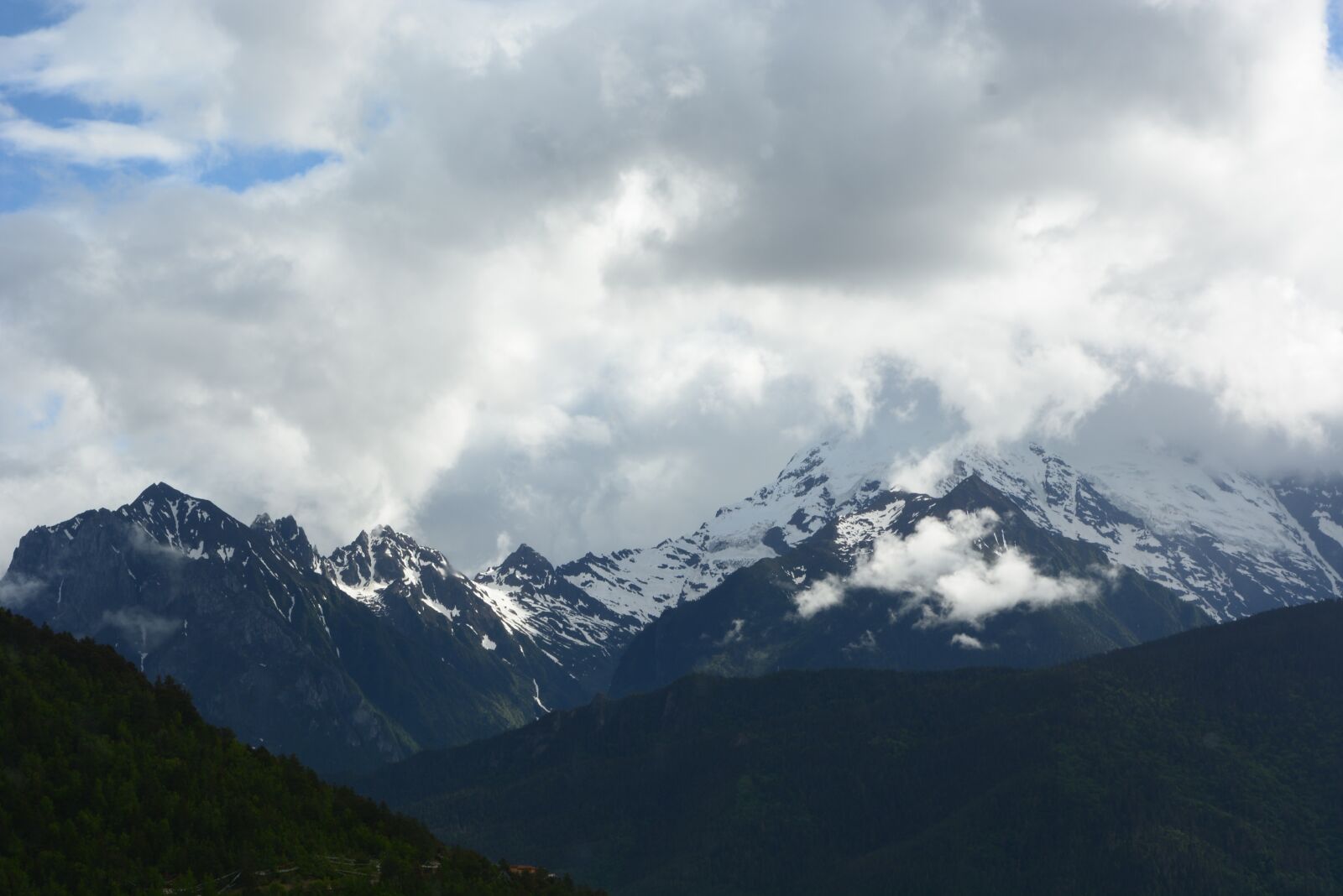 Nikon D5200 sample photo. Lijiang, the jade dragon photography