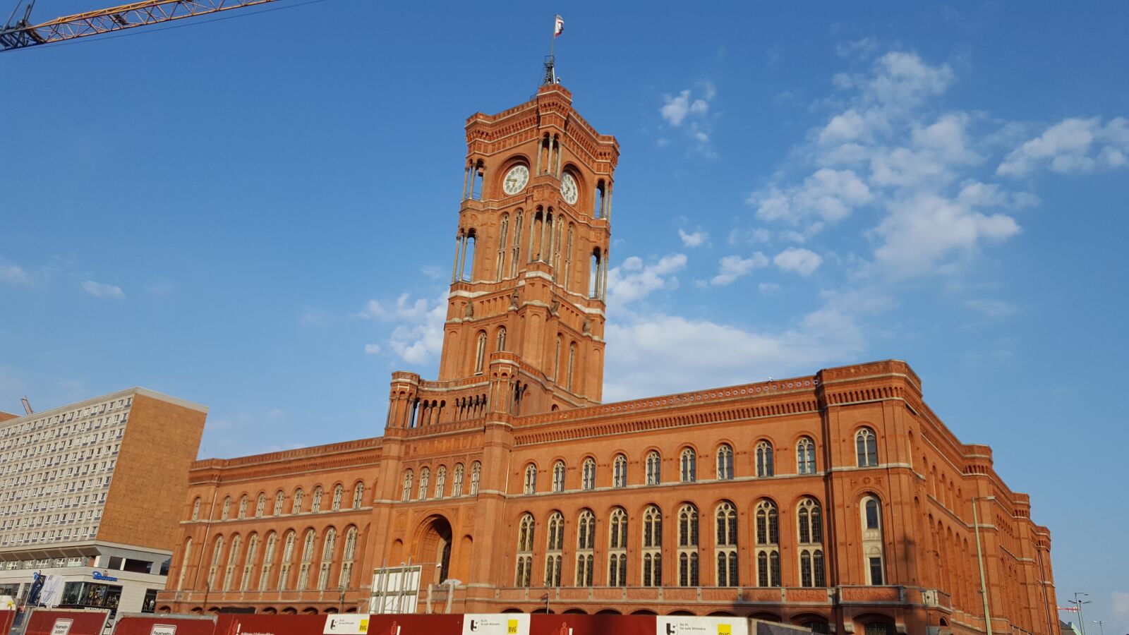 Samsung GALAXY S6 edge sample photo. Red town hall, berlin photography