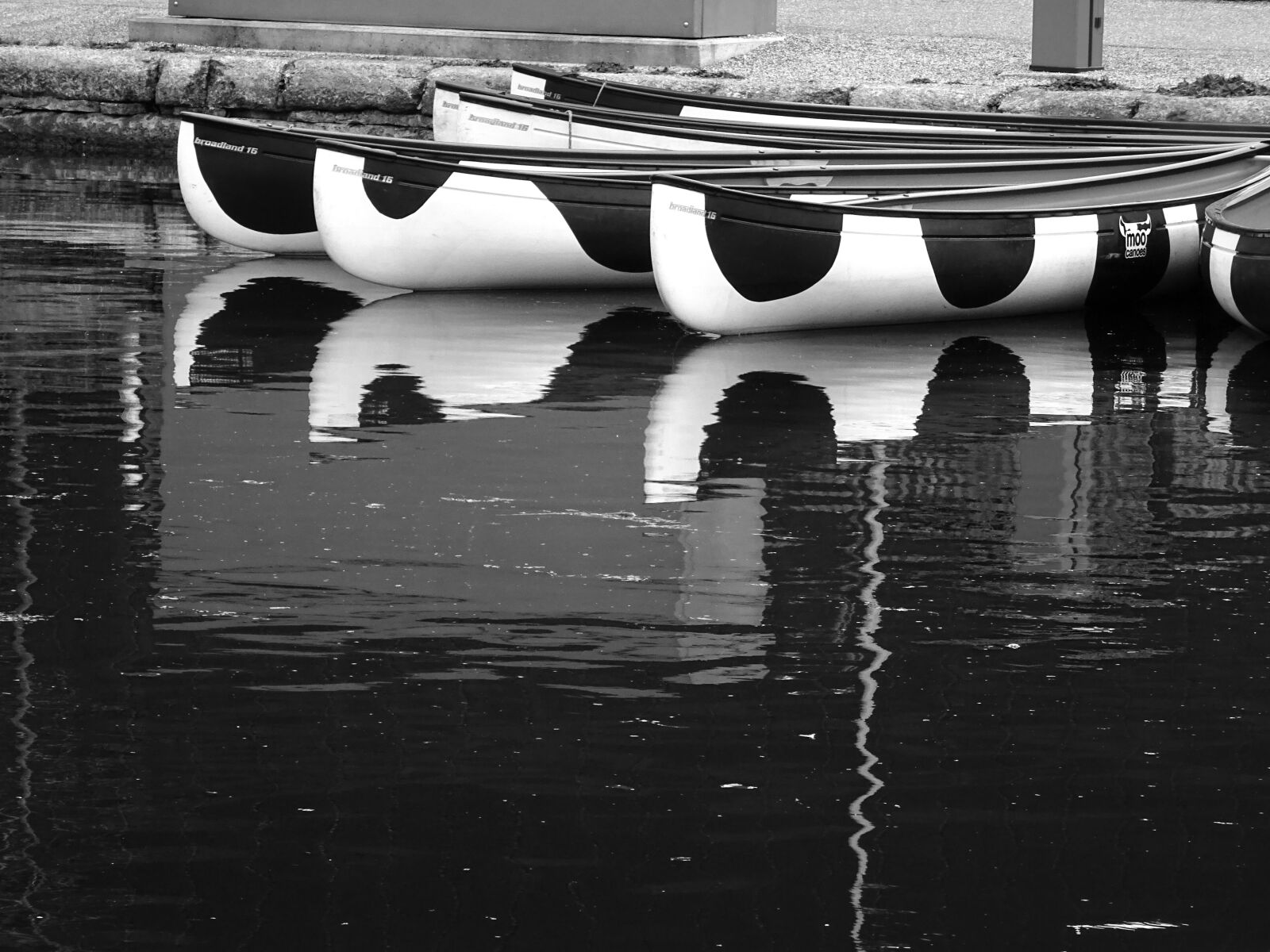 Sony DSC-HX60 sample photo. Black, and, white, boats photography