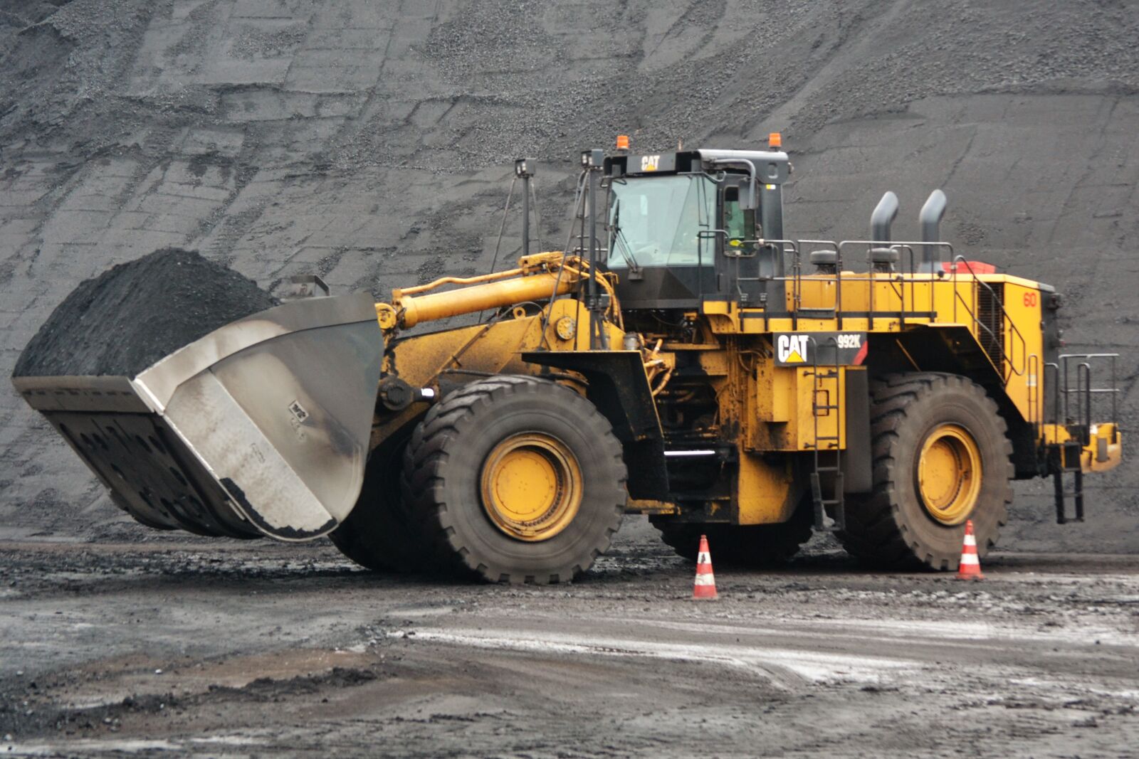 Nikon D3100 sample photo. Bulldozer, coal, maasvlakte photography