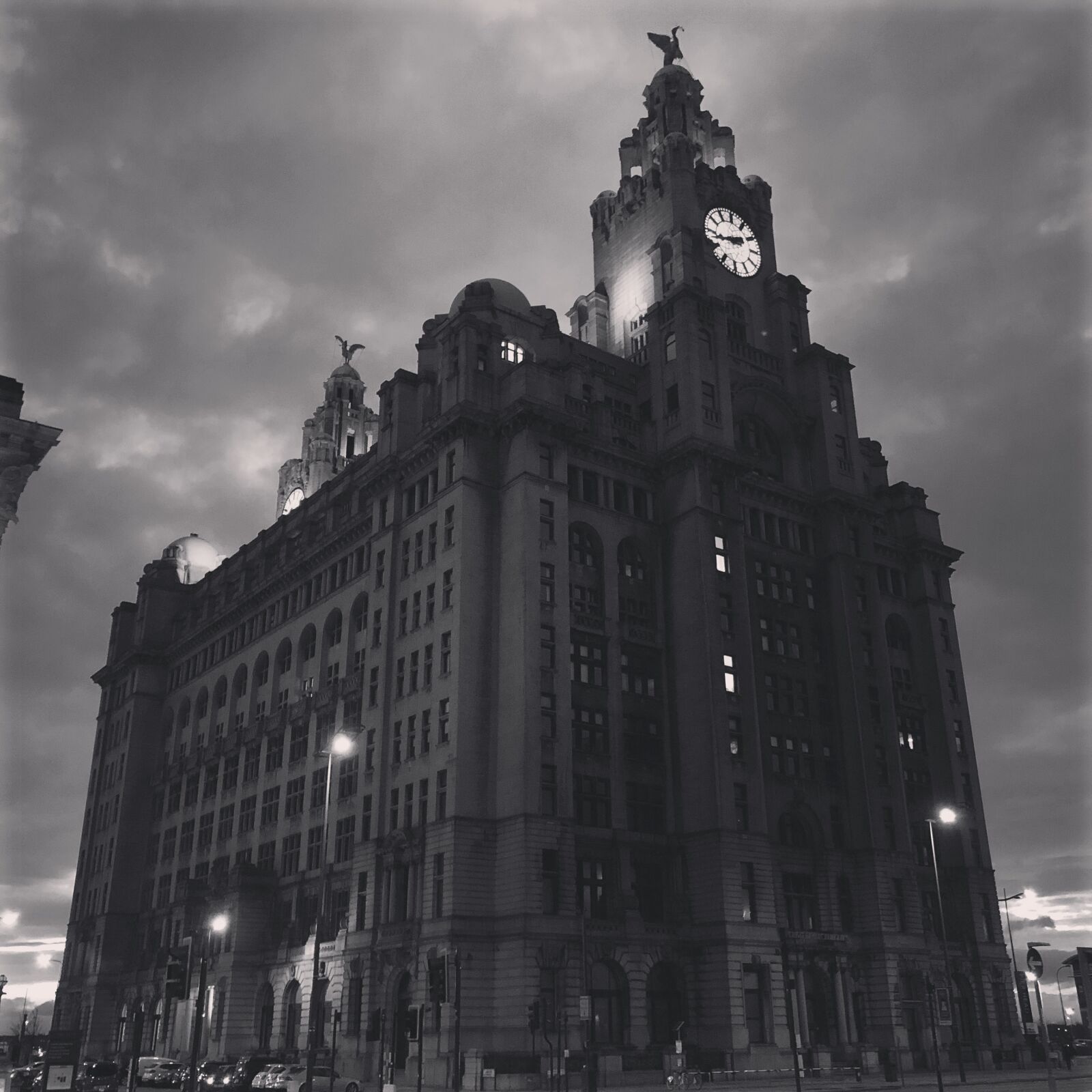 iPhone 8 back camera 3.99mm f/1.8 sample photo. Liverpool, liver building, landmark photography