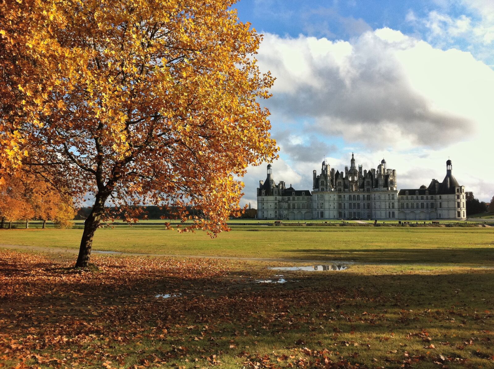 Apple iPhone 4 sample photo. Castle, chambord, france photography