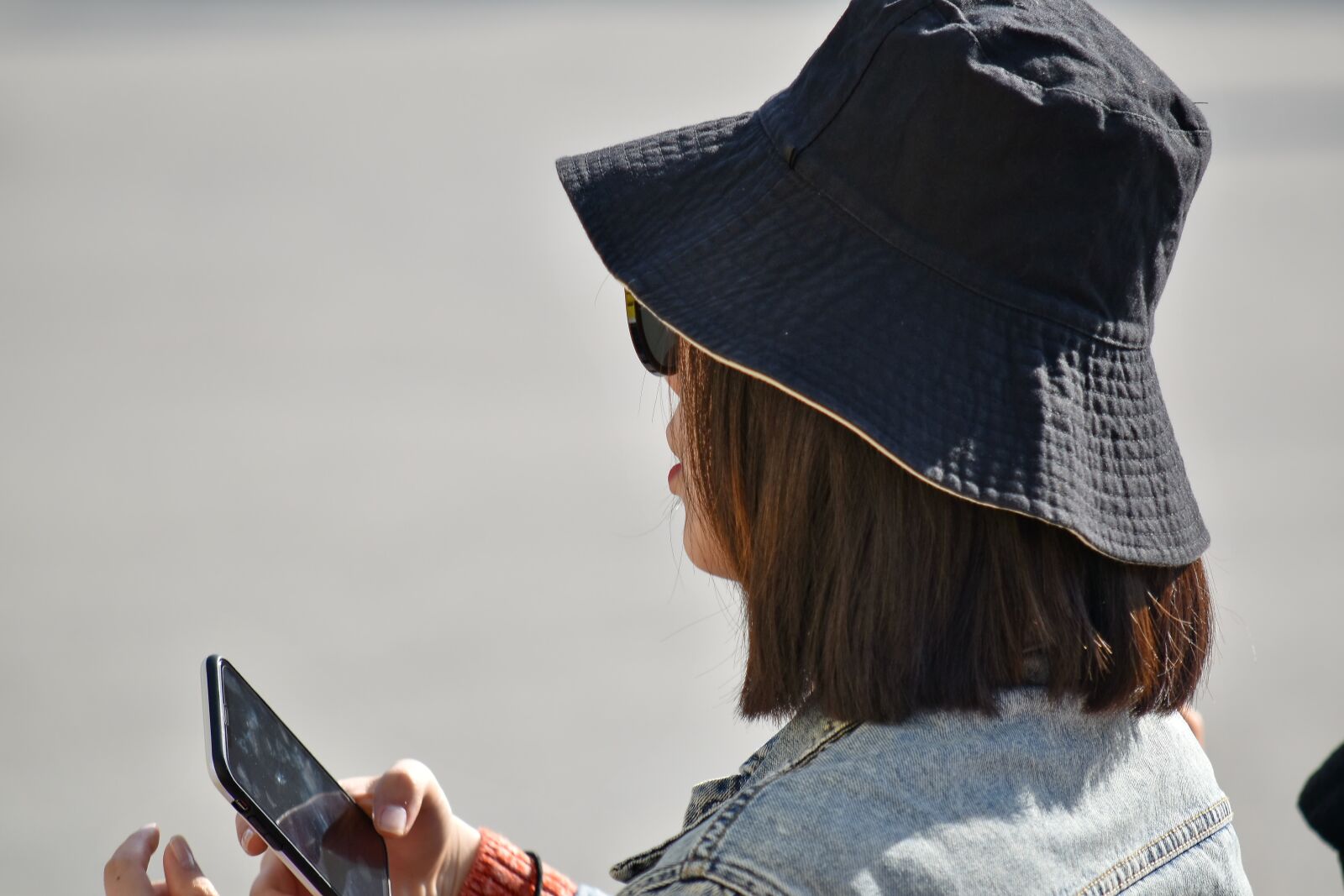 Nikon D5500 sample photo. Asian, communication, hat, mobile photography