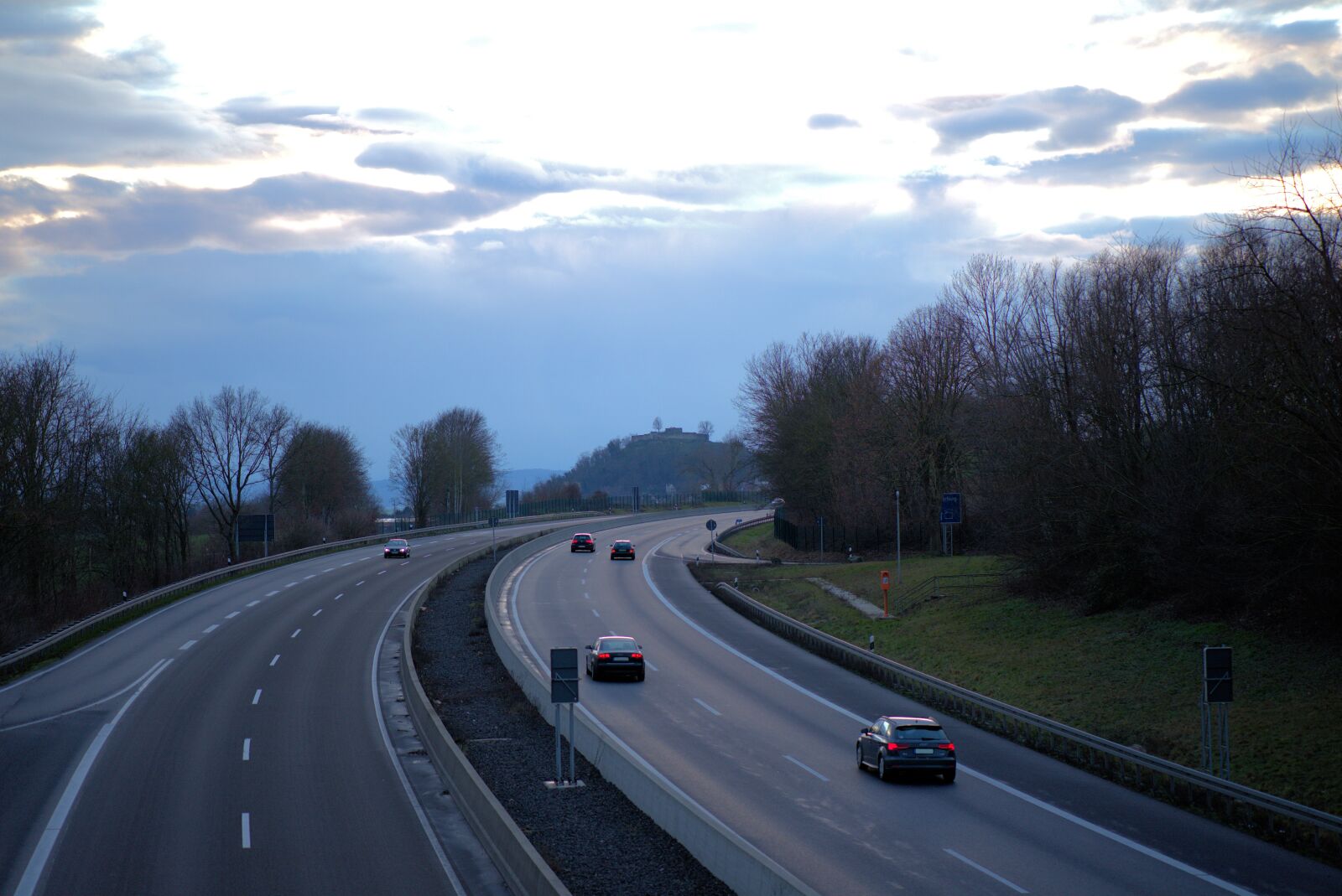 ZEISS Batis 85mm F1.8 sample photo. Highway, road, auto photography