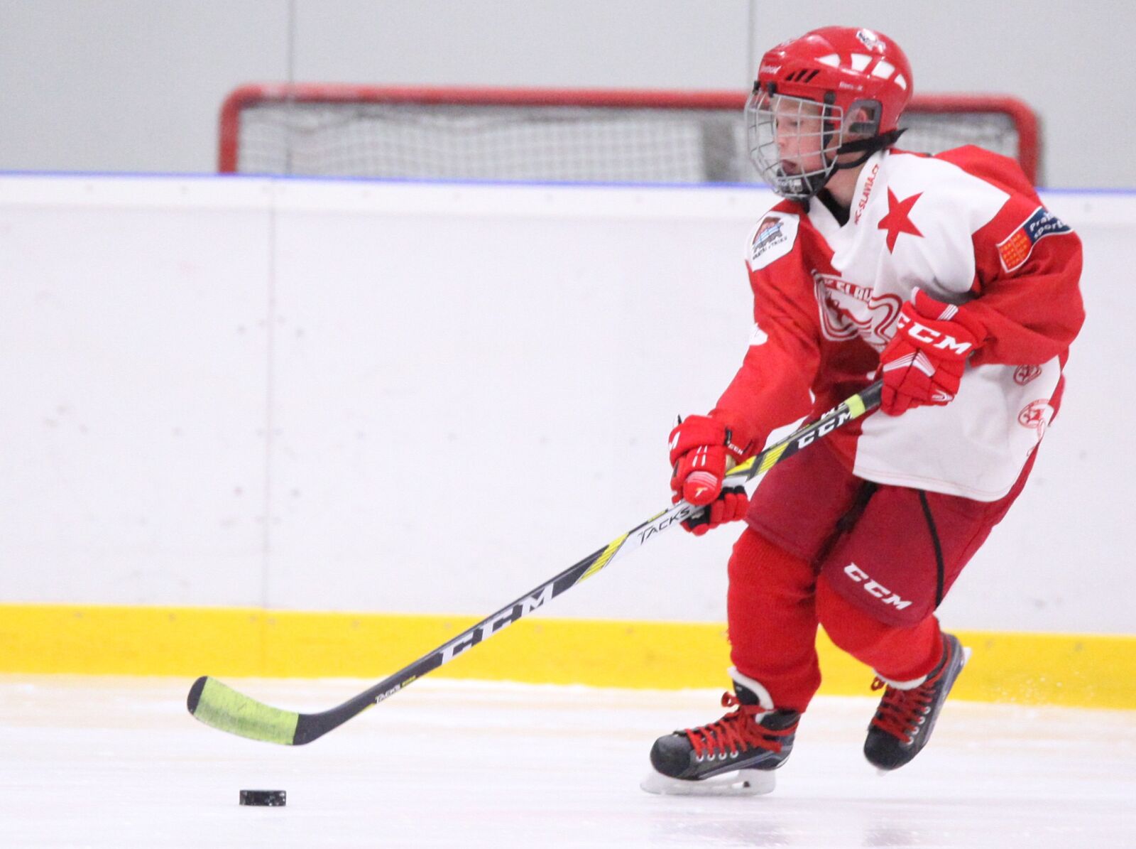 Canon EOS 5D Mark II sample photo. Hockey, slavia, skater photography