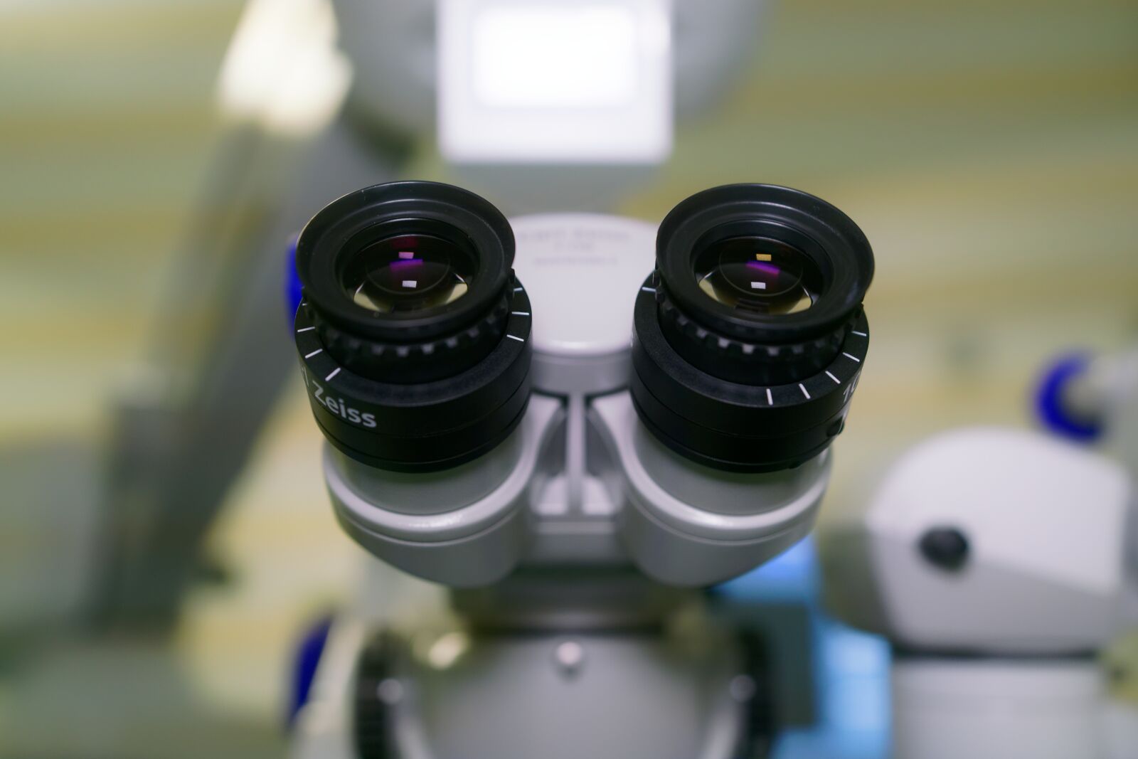 Sony FE 16-35mm F2.8 GM sample photo. Microscope, cataract microscope, operation photography