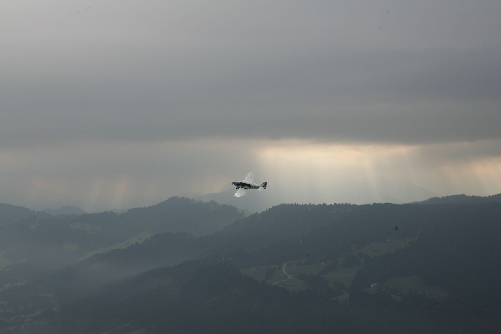 Canon EOS-1D Mark II sample photo. Aircraft, flying, sky photography