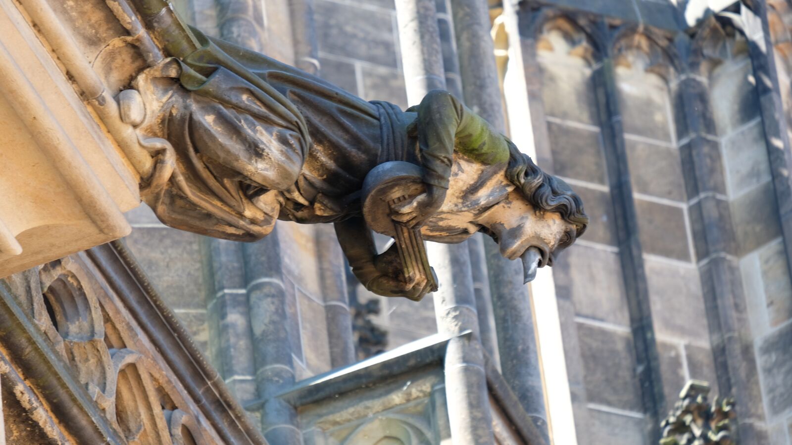 Fujifilm X-T2 + Fujifilm XF 55-200mm F3.5-4.8 R LM OIS sample photo. St vitus cathedral, gargola photography