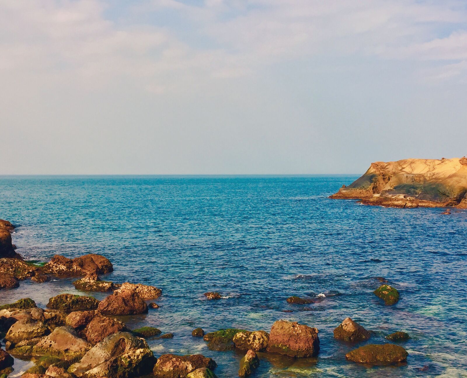 iPhone 6 Plus back camera 4.15mm f/2.2 sample photo. Rocks, water, sea photography
