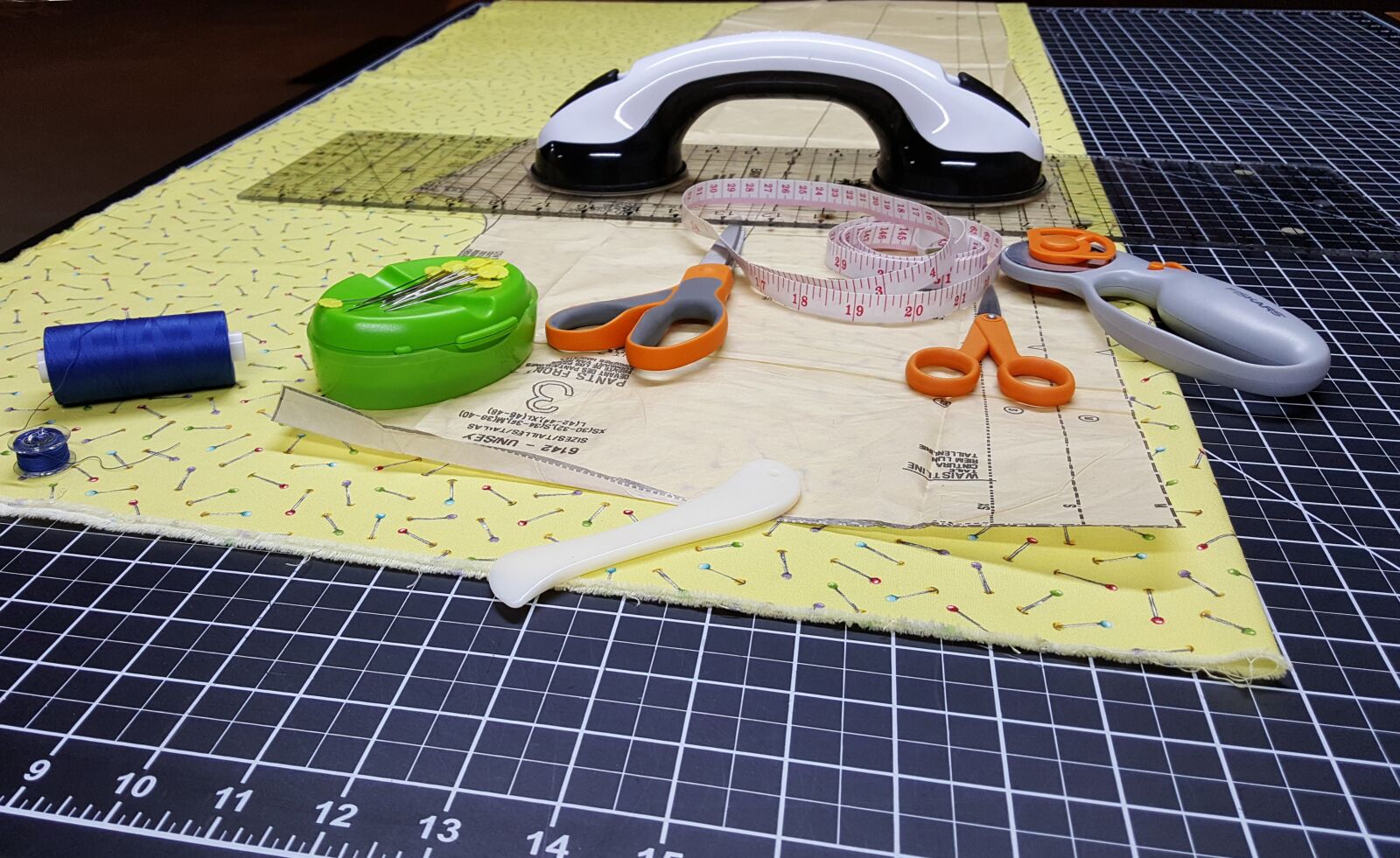 Samsung Galaxy Note5 sample photo. Sewing, notions, tools photography