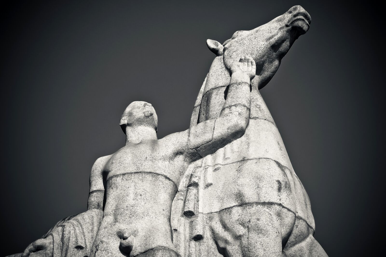 Olympus OM-D E-M10 sample photo. Statue, monument, sculpture photography