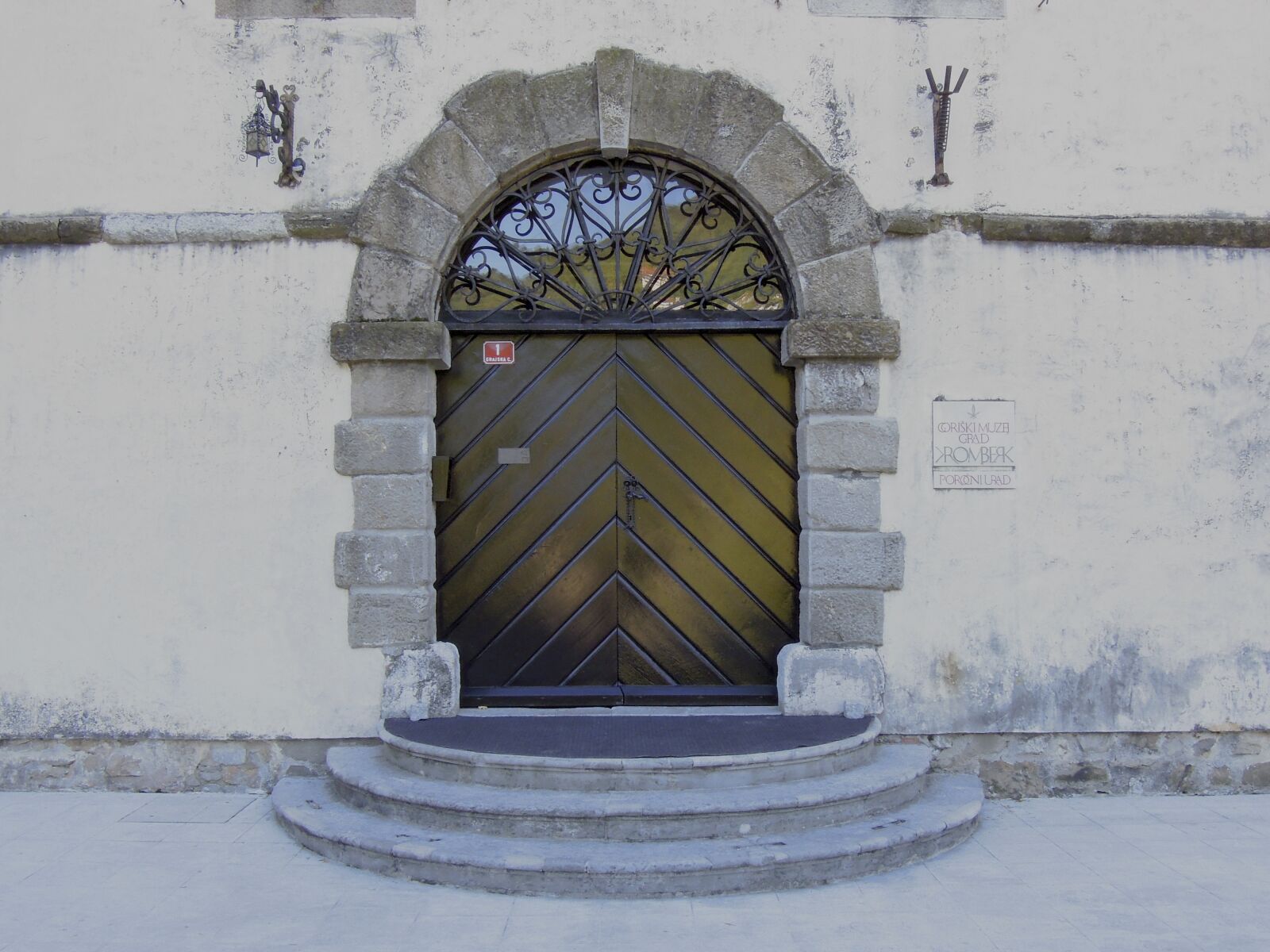 Nikon Coolpix P300 sample photo. Castle, old, history photography
