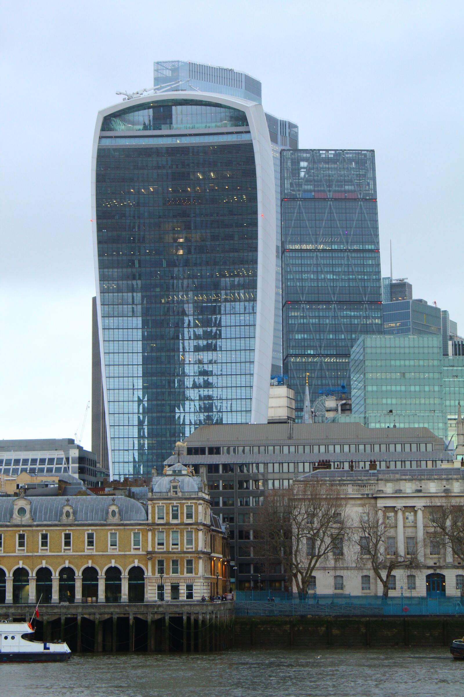 Canon EOS 4000D (EOS Rebel T100 / EOS 3000D) sample photo. London, the skyscraper, architecture photography
