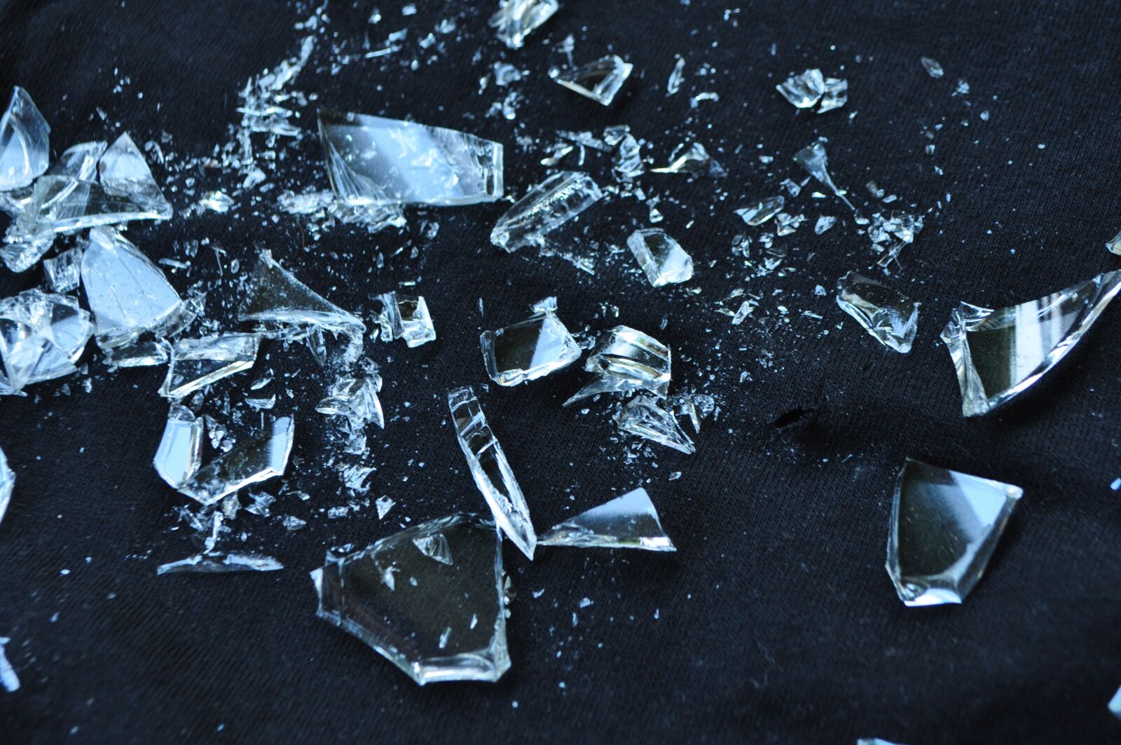 Nikon D5000 sample photo. Glass, broken, shattered photography