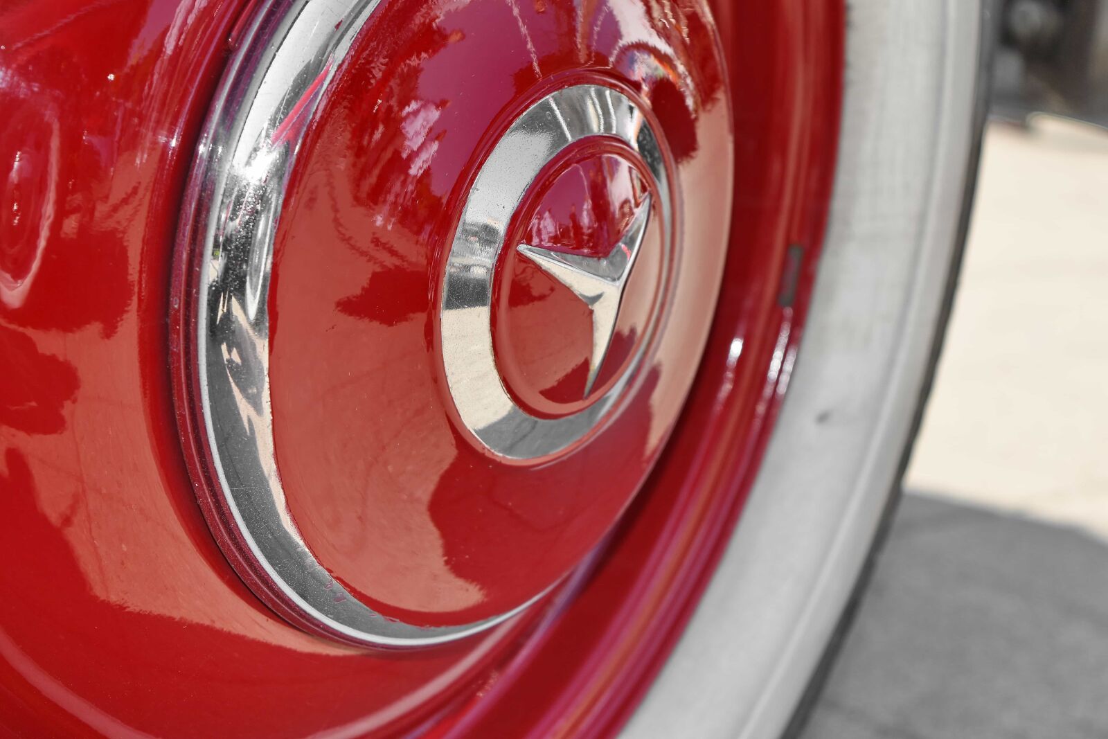 Nikon D5500 sample photo. Old fashioned, red, reflection photography