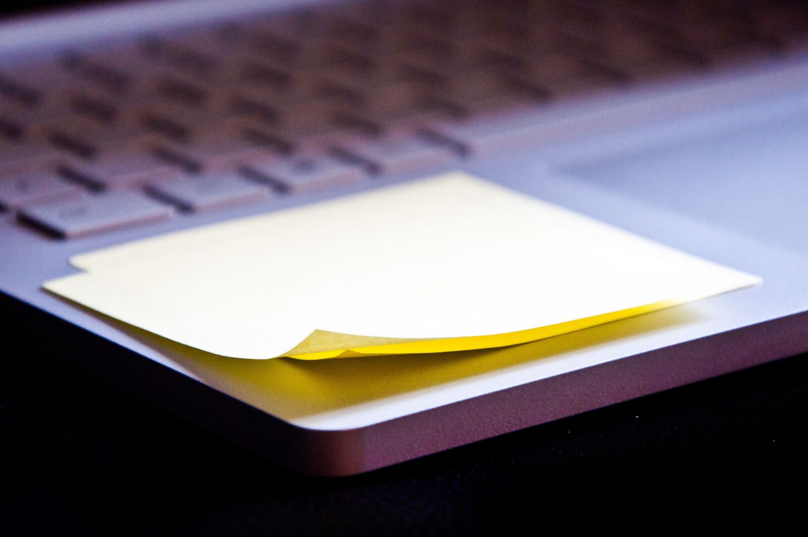 Nikon D90 sample photo. Post it, laptop, keyboard photography