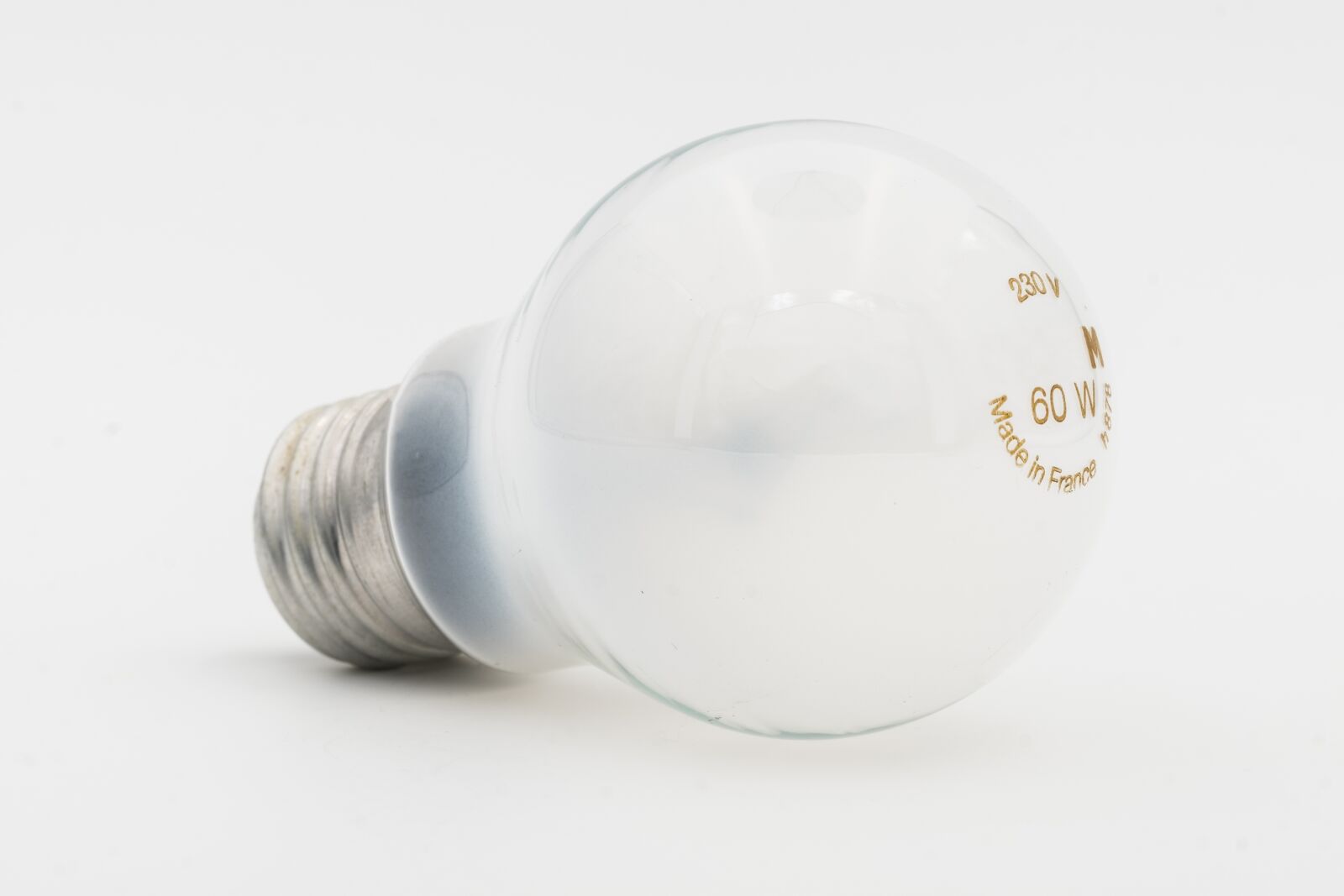 Fujifilm X-T2 + Fujifilm XF 80mm F2.8 R LM OIS WR Macro sample photo. Bulbs, light bulb, lamp photography