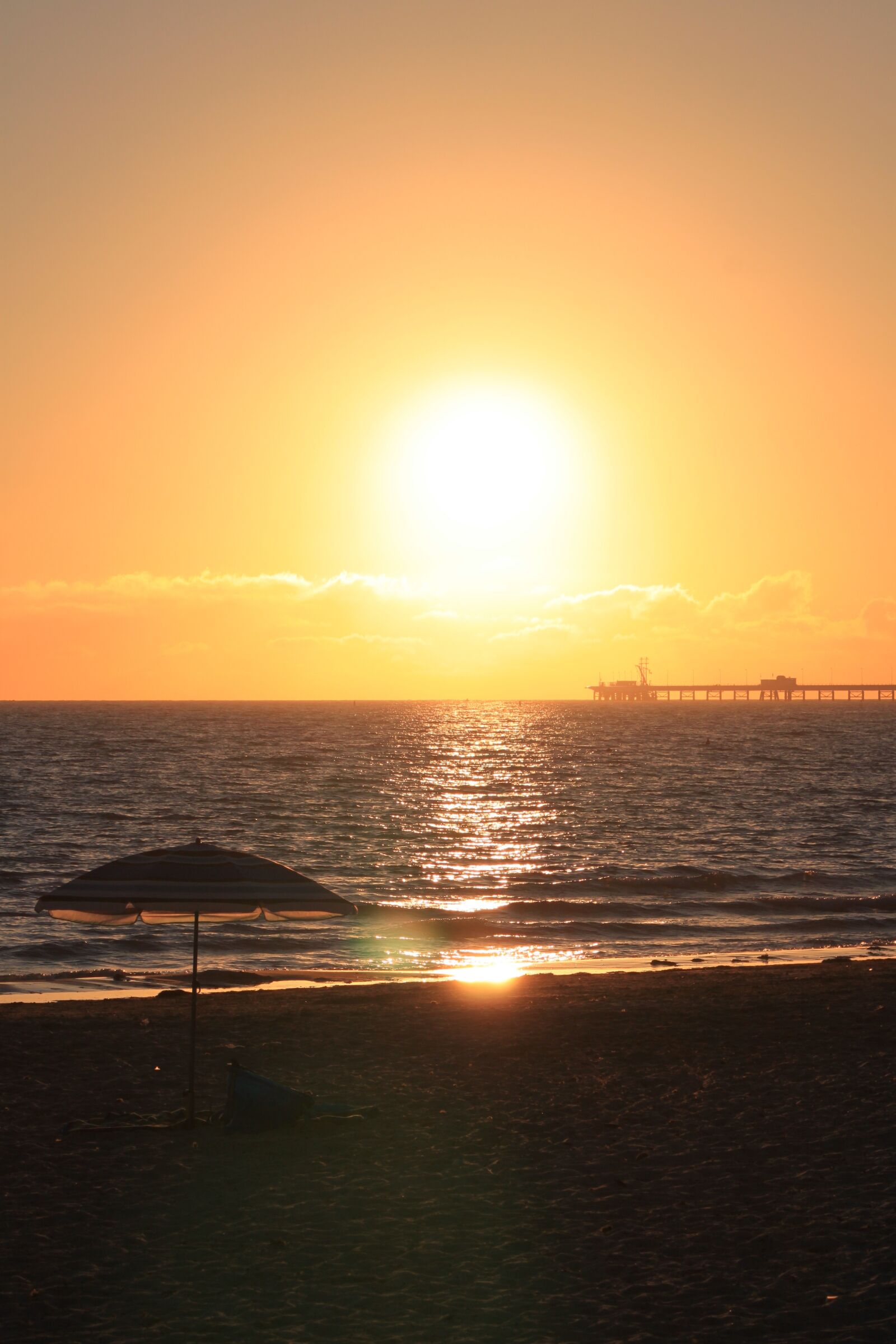 Canon EOS 500D (EOS Rebel T1i / EOS Kiss X3) sample photo. Sunset, sea, beach photography