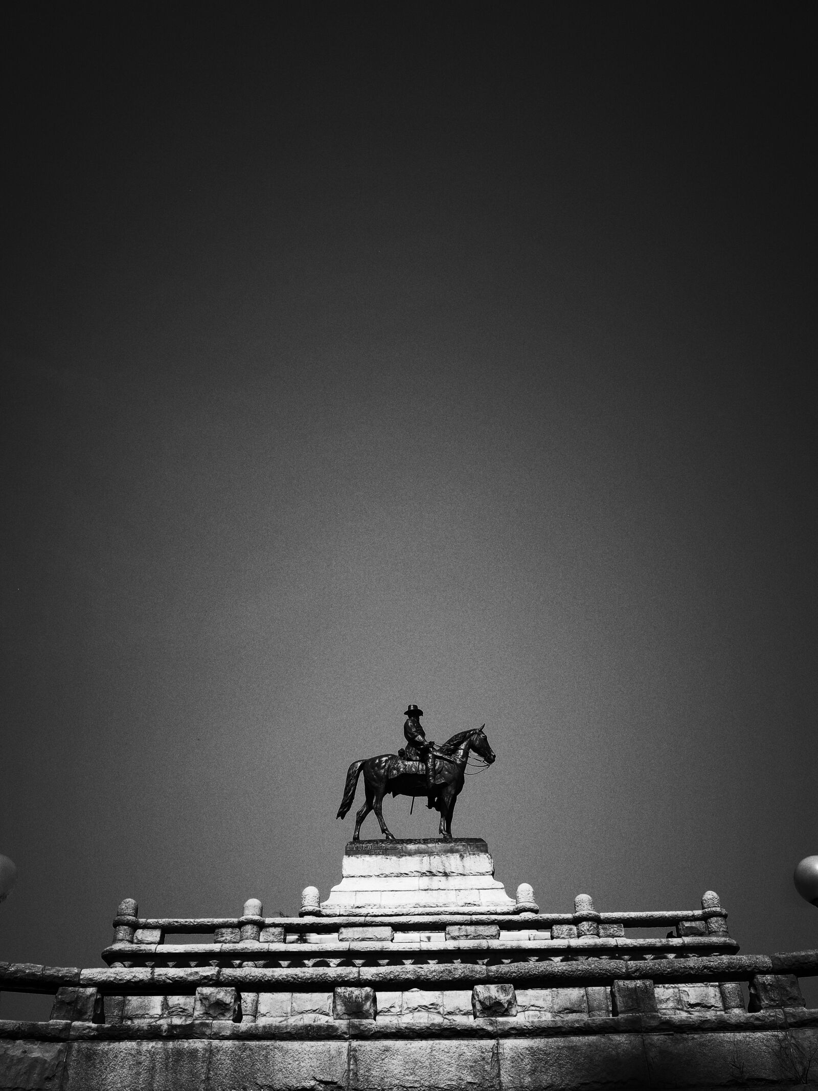 Ricoh GR II sample photo. Chicago, statue, monument photography
