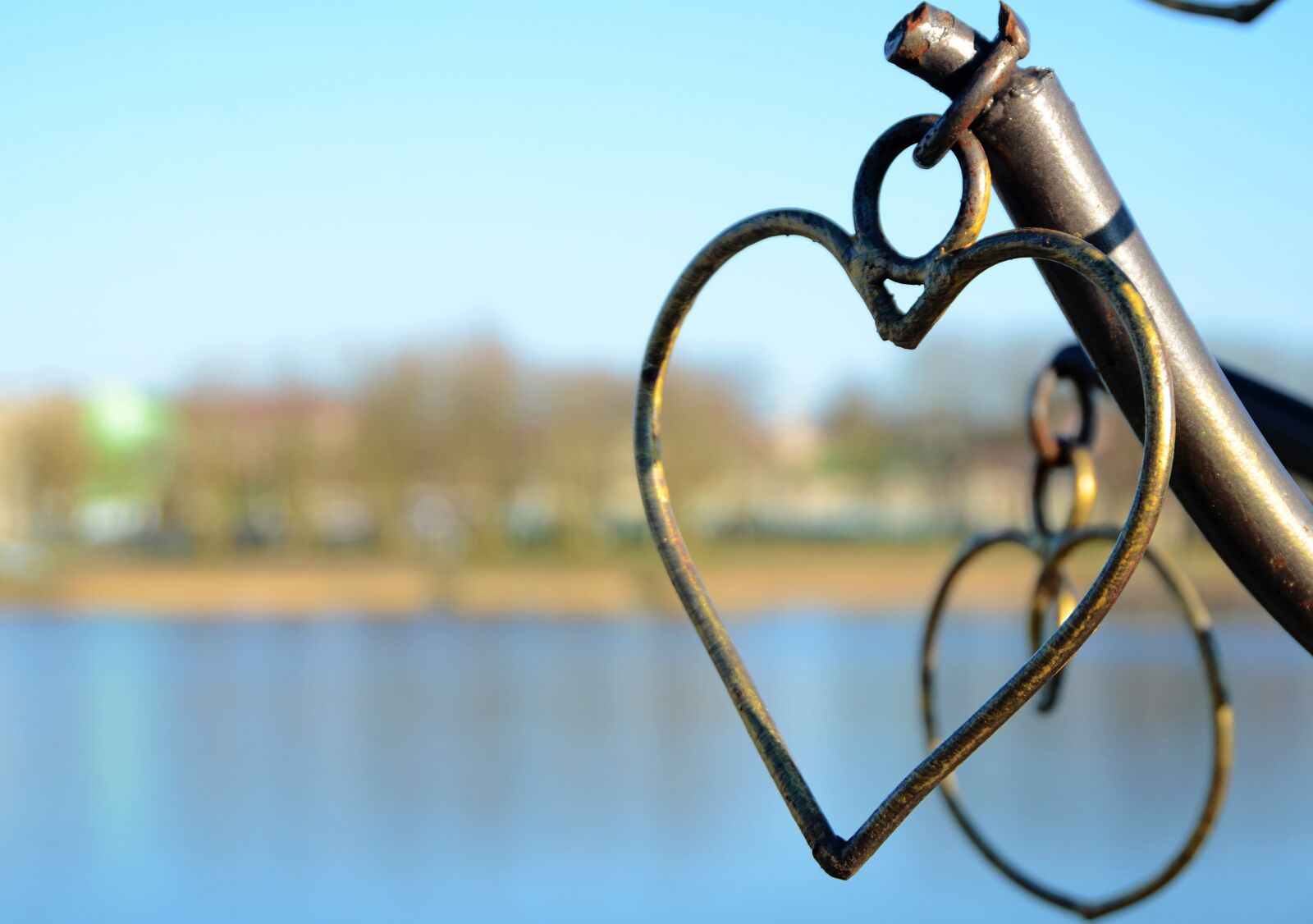 Nikon D7000 sample photo. Heart, metal, lake photography