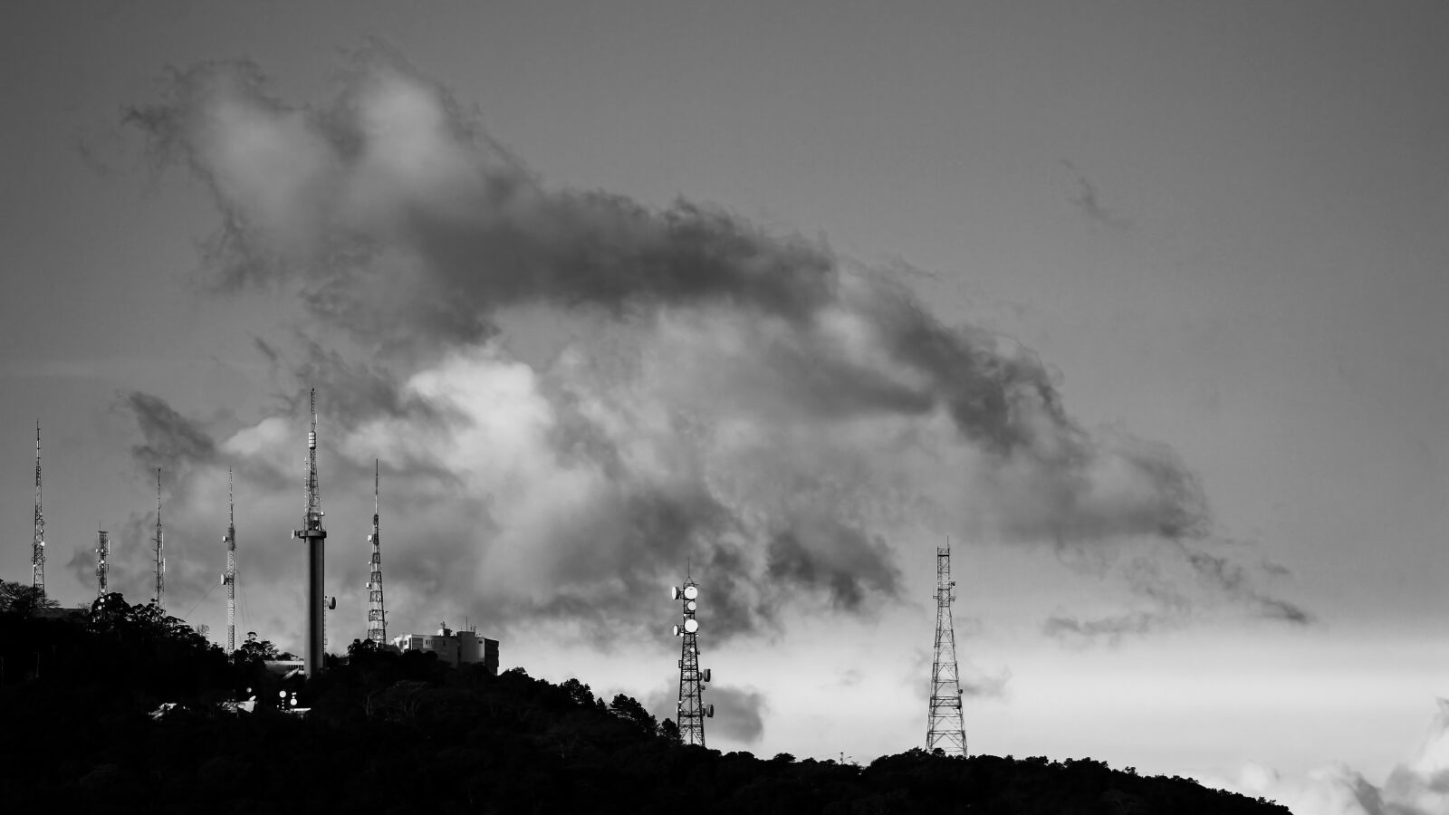 Canon EOS 1300D (EOS Rebel T6 / EOS Kiss X80) sample photo. The hill of the photography