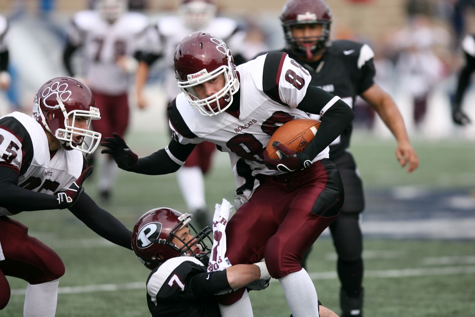 Canon EOS-1D Mark II N sample photo. American football, running back photography