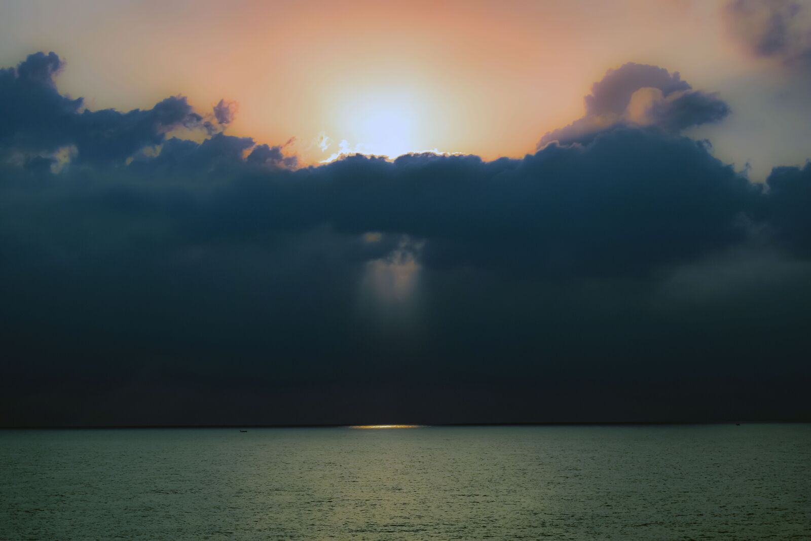 Nikon D3300 sample photo. Storm, clouds, threatening photography