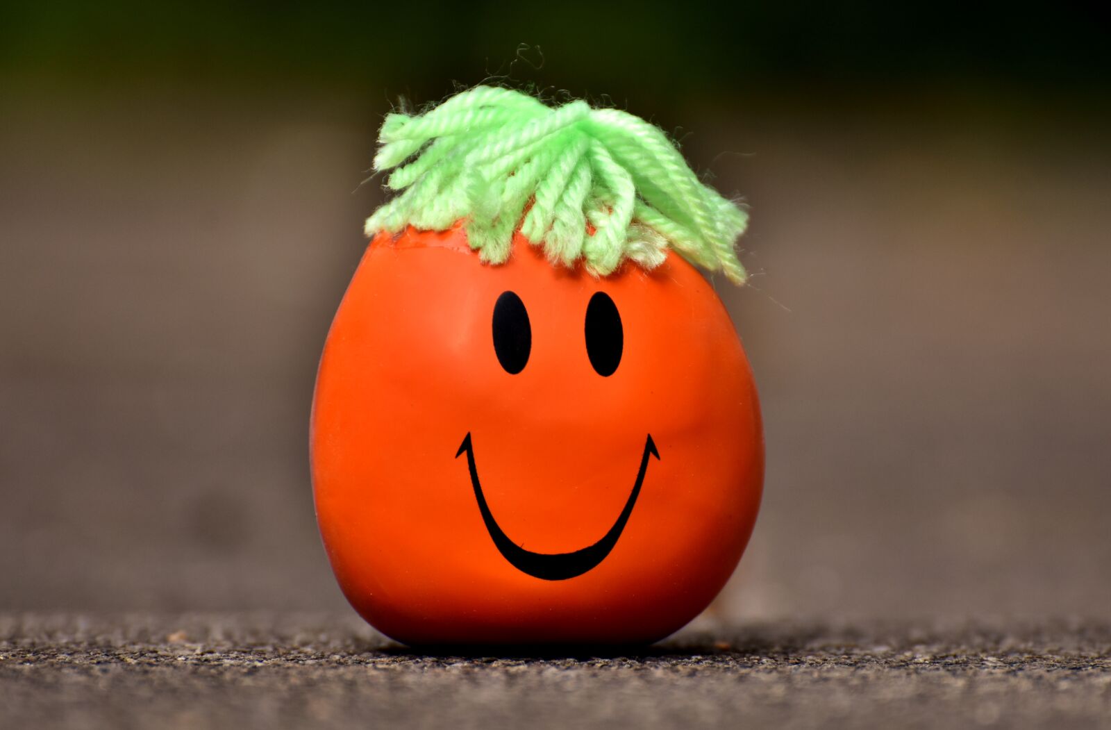 Nikon D7200 sample photo. Anti-stress ball, smiley, stress photography