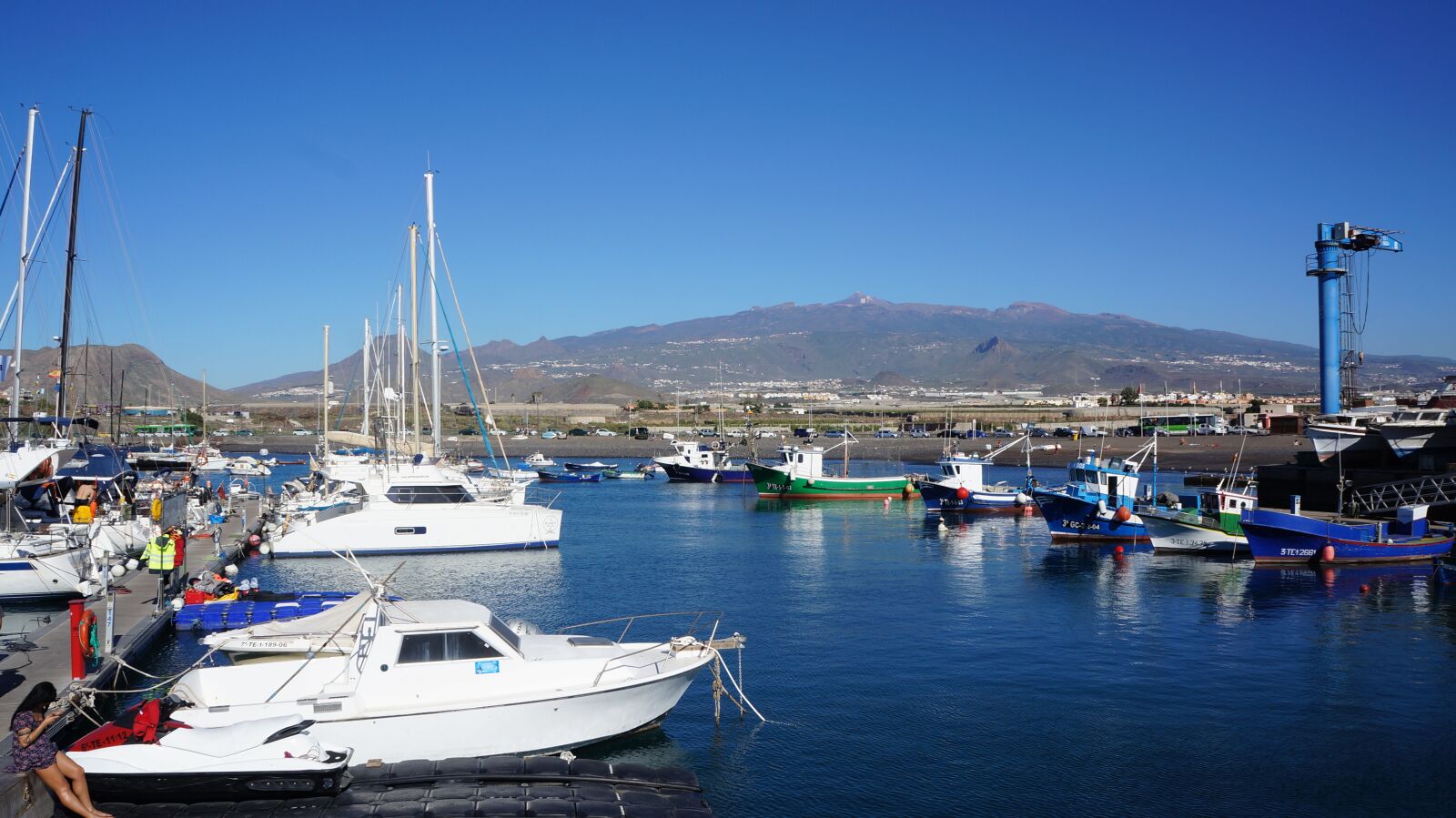 Sony Alpha NEX-5N sample photo. Yacht, sea, refuge photography