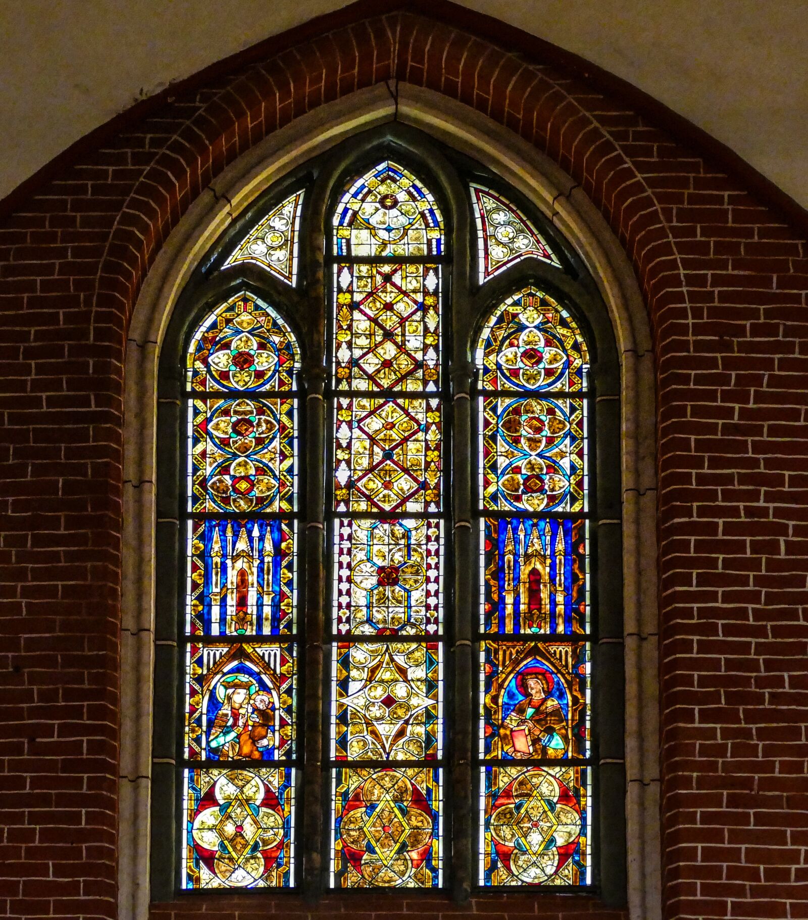 Panasonic Lumix DMC-FZ1000 sample photo. Stained glass, window, old photography