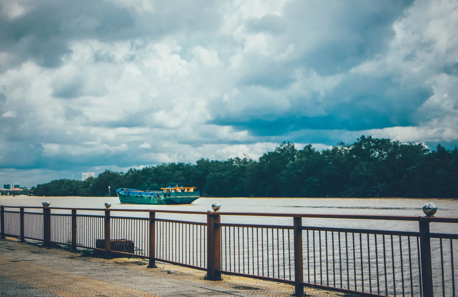 Canon EOS M50 (EOS Kiss M) sample photo. Ship, river, clouds photography