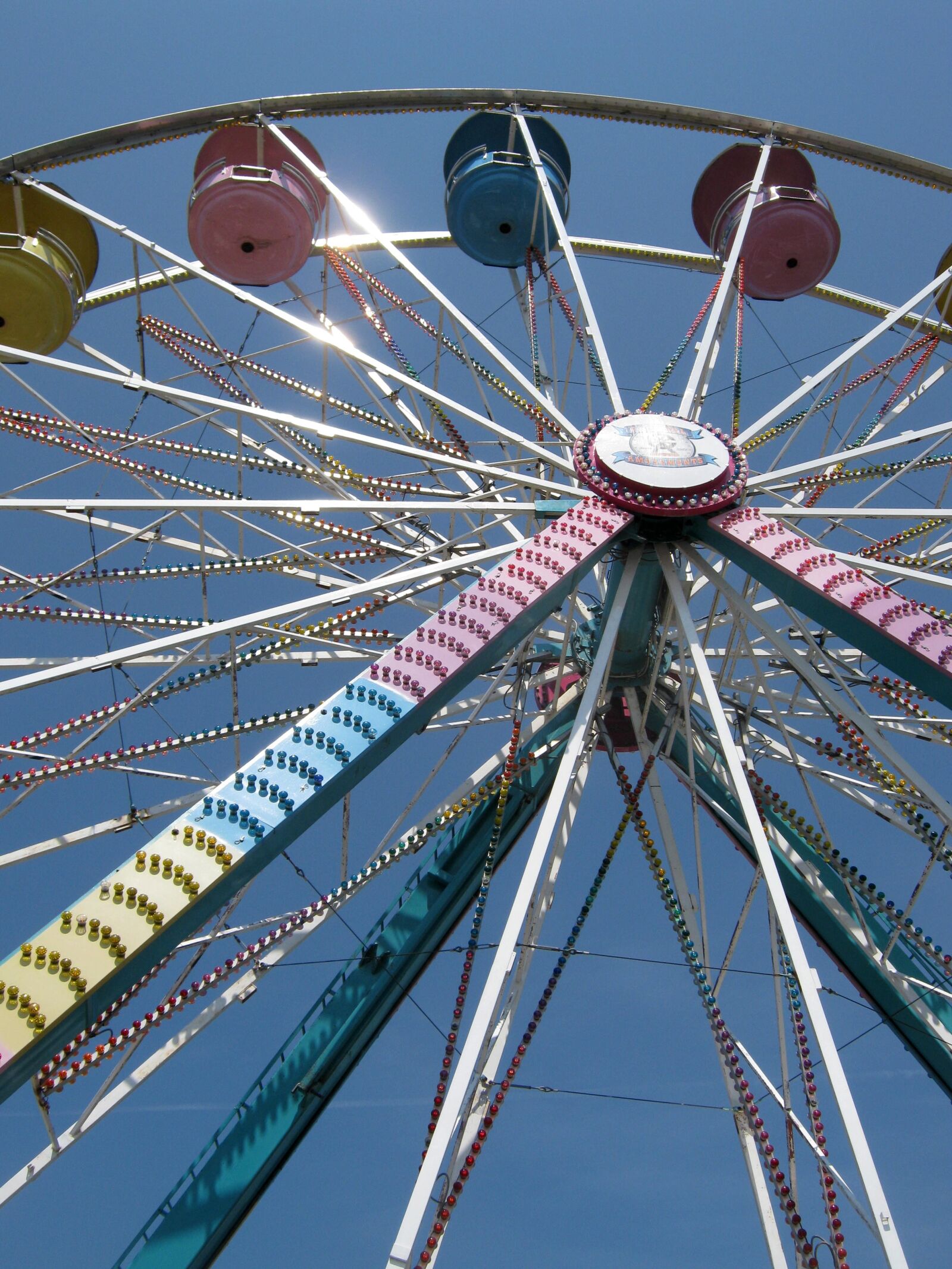 Canon PowerShot A480 sample photo. Circus, fair, sunshine photography