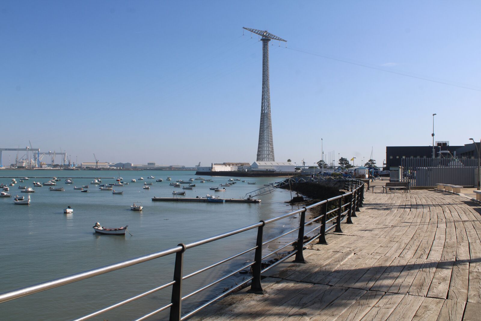 Canon EOS 2000D (EOS Rebel T7 / EOS Kiss X90 / EOS 1500D) sample photo. Cadiz, bridge, tower photography