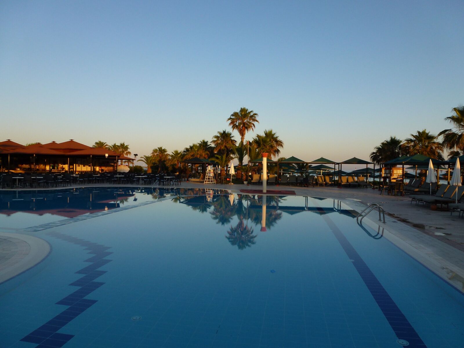 Panasonic Lumix DMC-ZS10 (Lumix DMC-TZ20 / Lumix DMC-TZ22) sample photo. Pool, beach, turkey photography