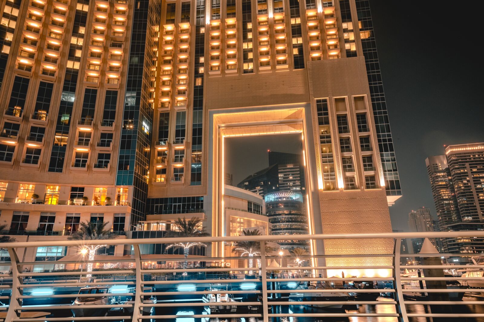Fujifilm X-T2 + Fujifilm XF 16mm F1.4 R WR sample photo. Dubai, asia, orient photography