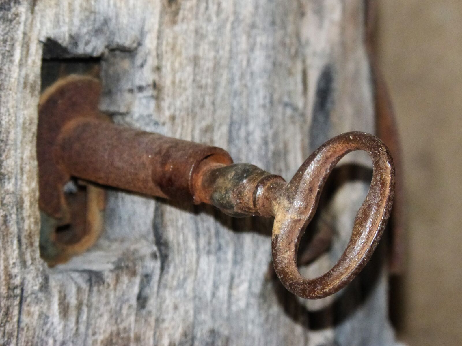 Panasonic DMC-FZ62 sample photo. Key, lock, door photography