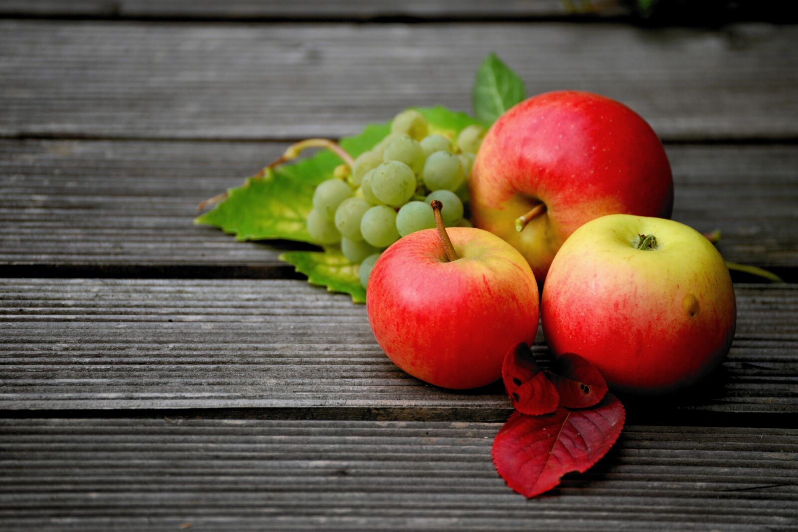 Nikon D610 sample photo. Apple, grapes, fruit photography